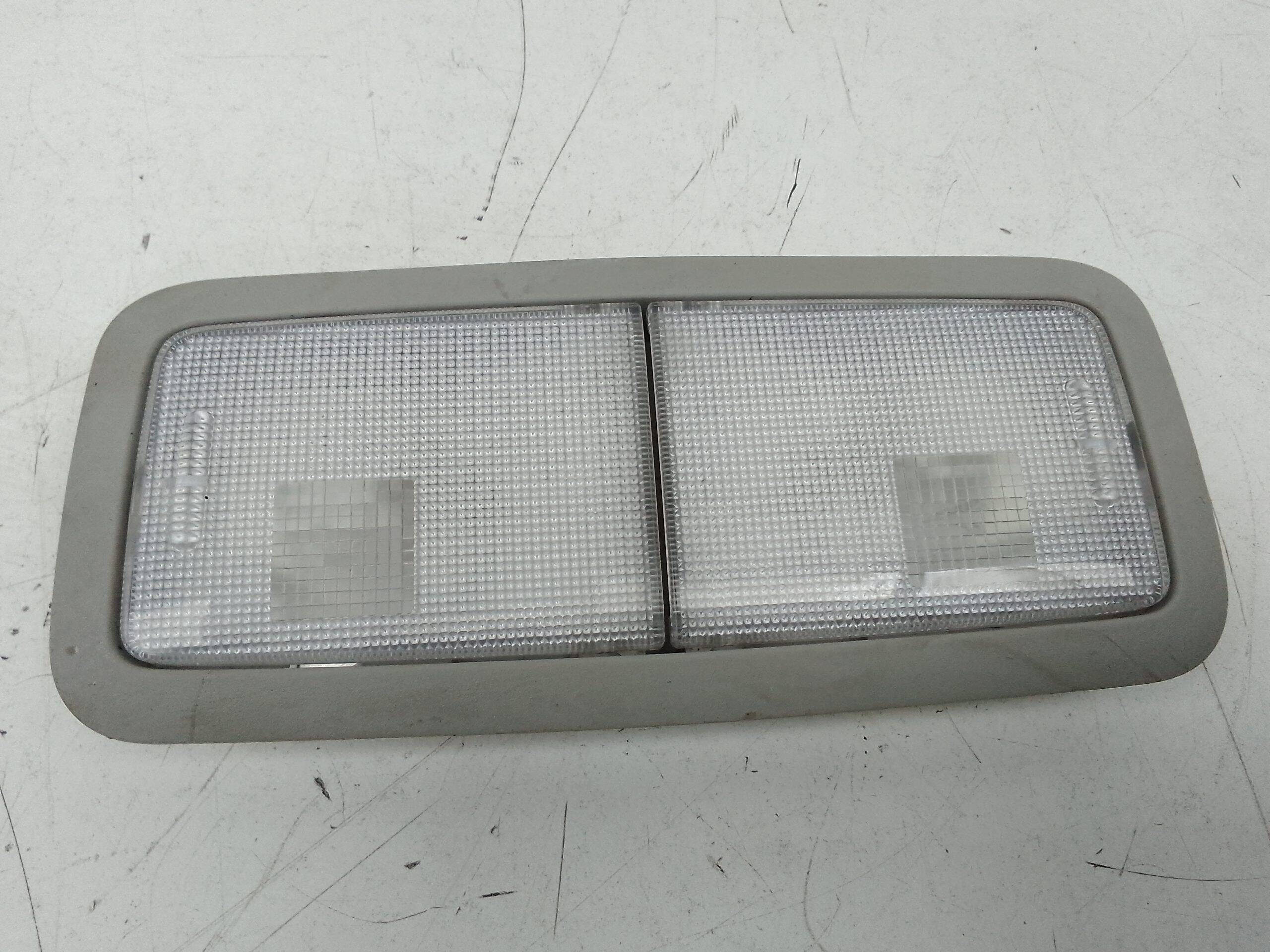 Luz interior toyota auris touring sports (e18)(10.2012->)