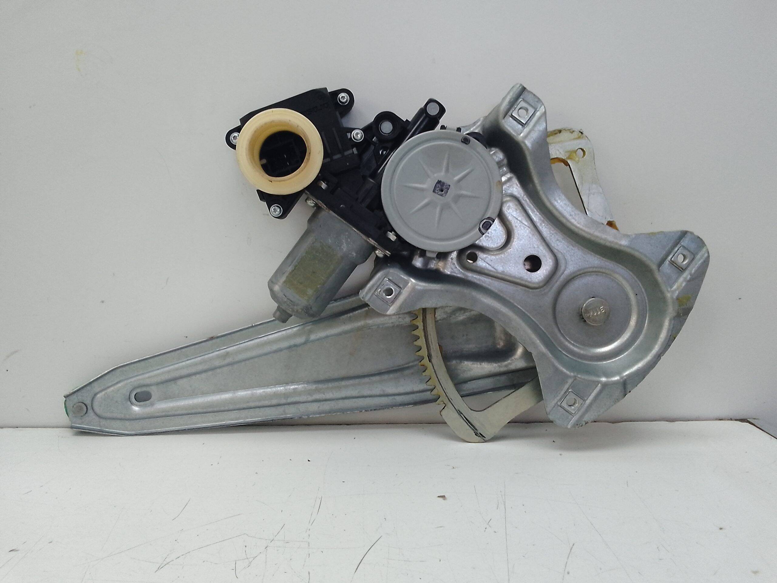 Motor elevalunas trasero derecho toyota auris (e18)(10.2012->)