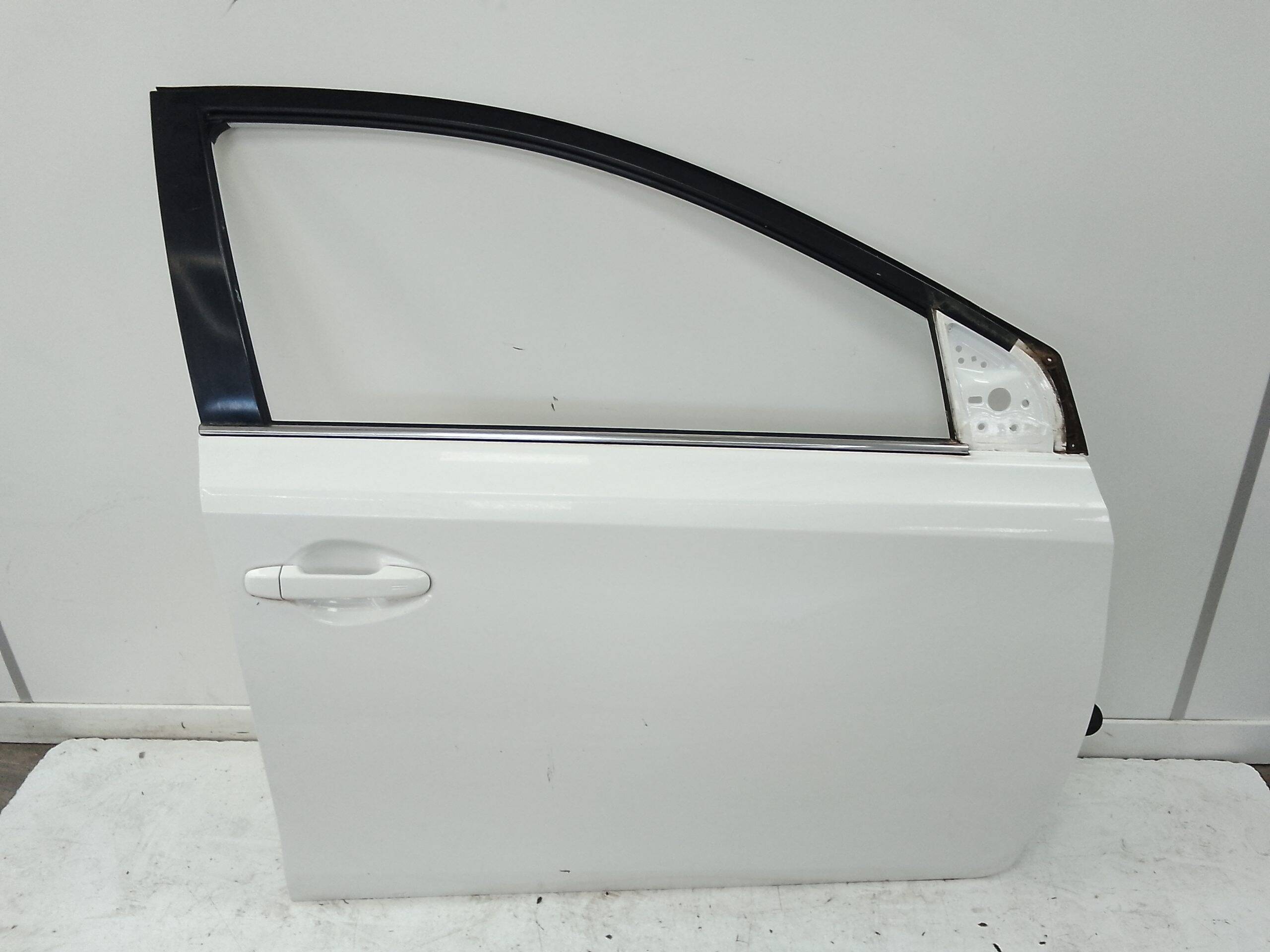 Puerta delantera derecha toyota auris (e18)(10.2012->)