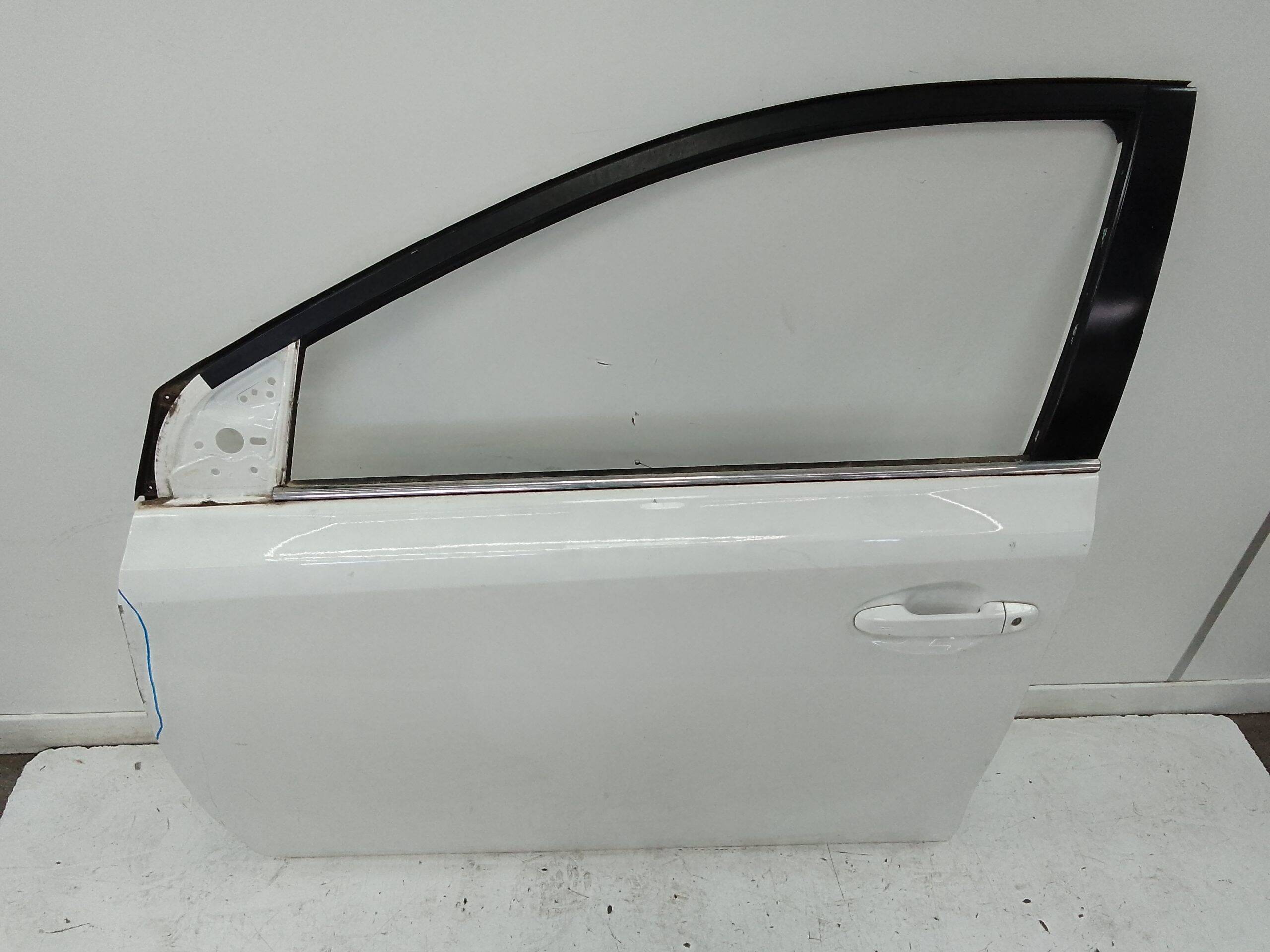 Puerta delantera izquierda toyota auris (e18)(10.2012->)