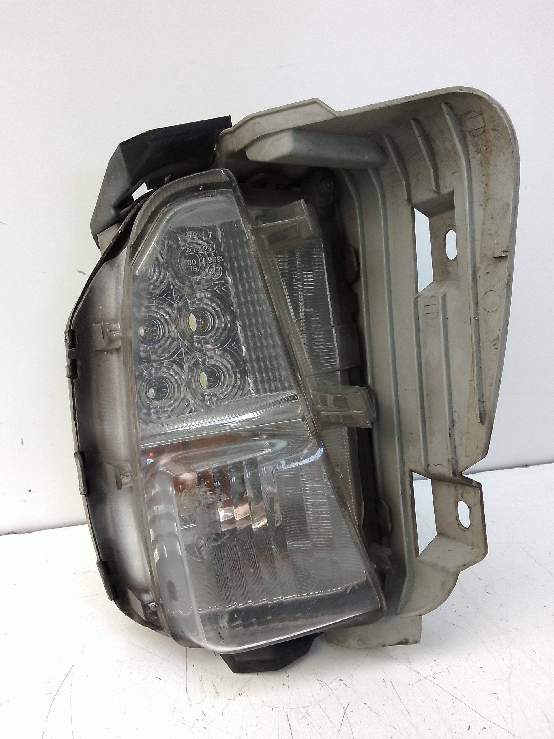 Luz diurna izquierda toyota prius (zvw30)(2009->)