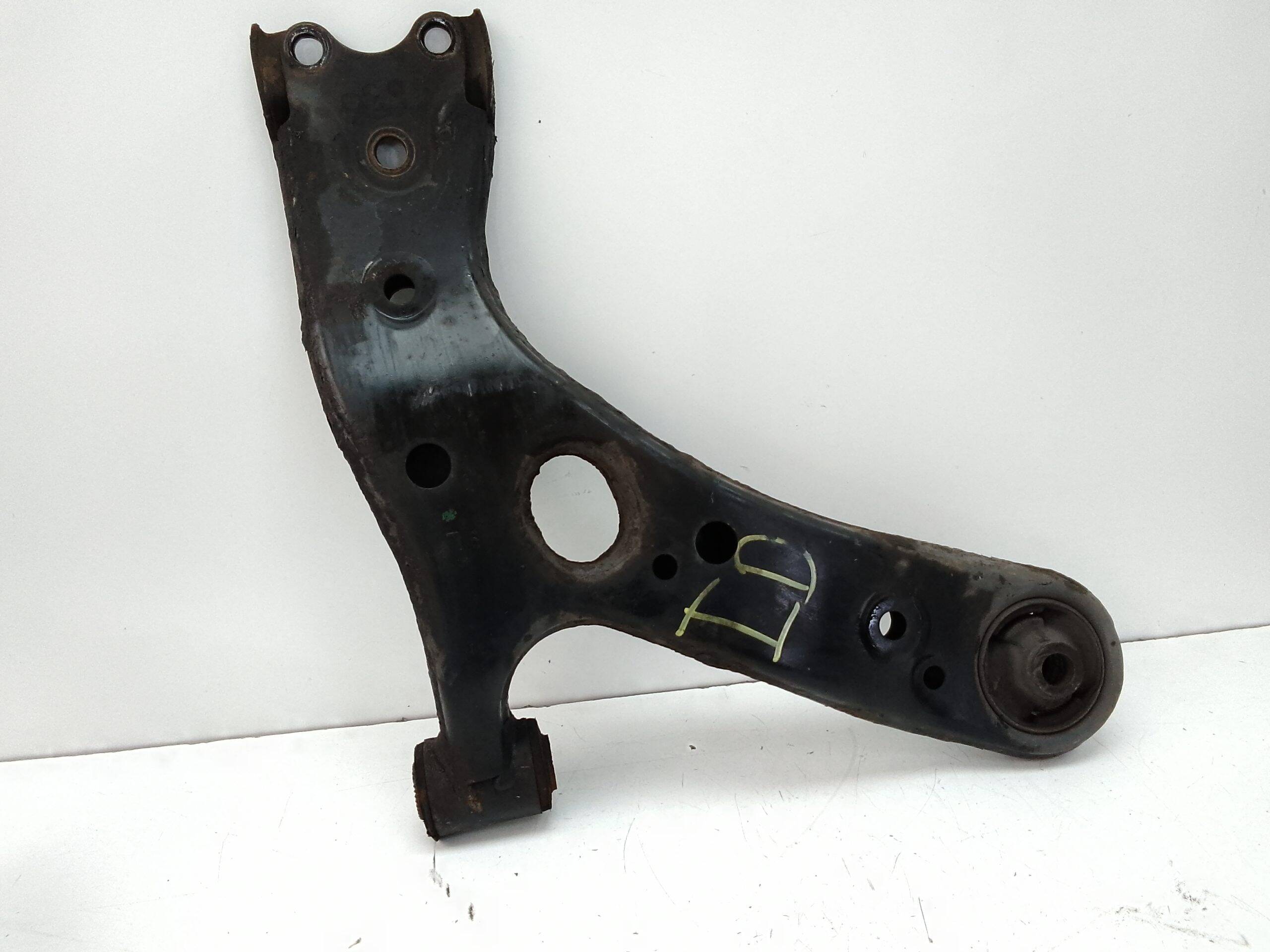 Soporte brazo suspension delantero izquierdo toyota auris (e18)(10.2012->)