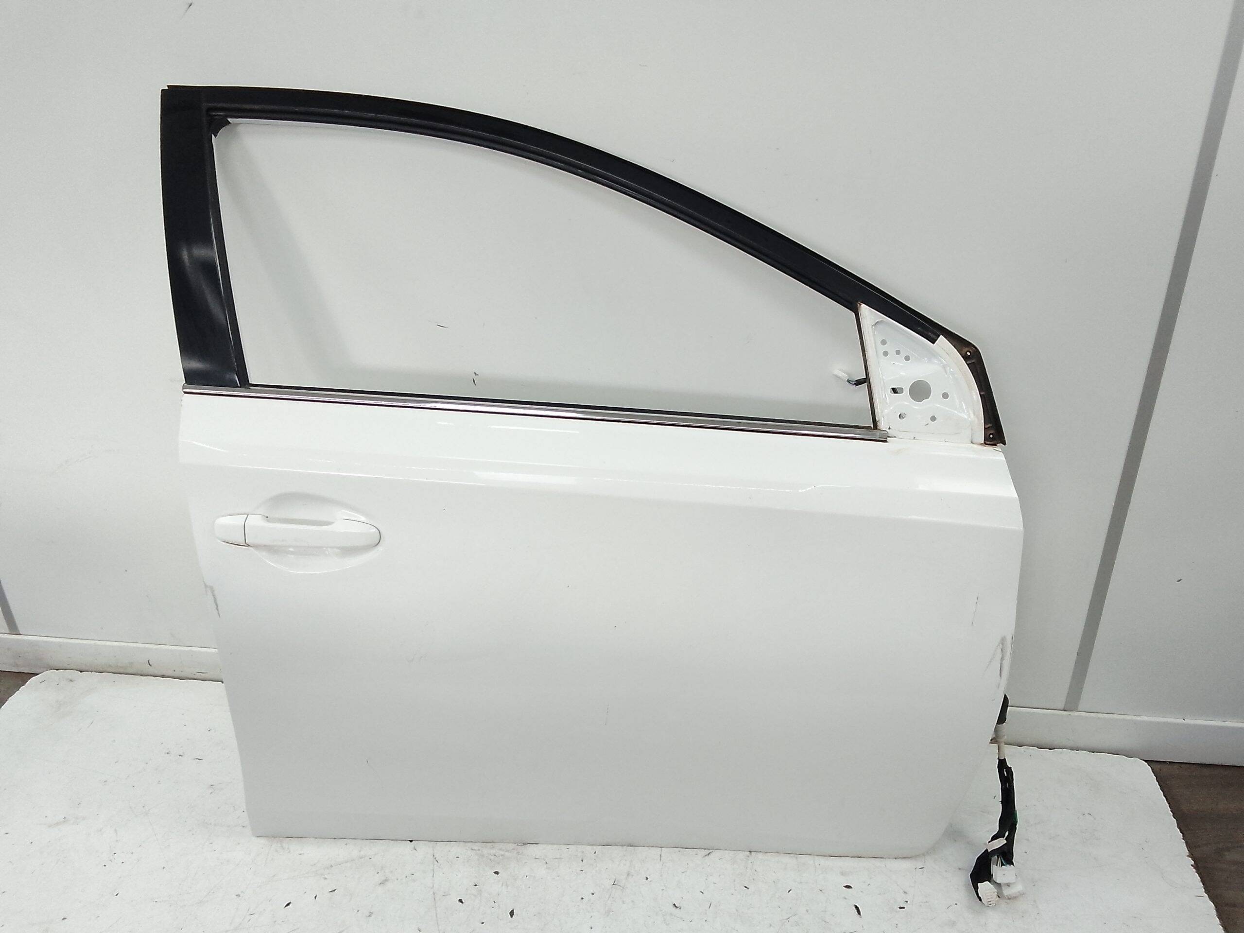 Puerta delantera derecha toyota auris (e18)(10.2012->)