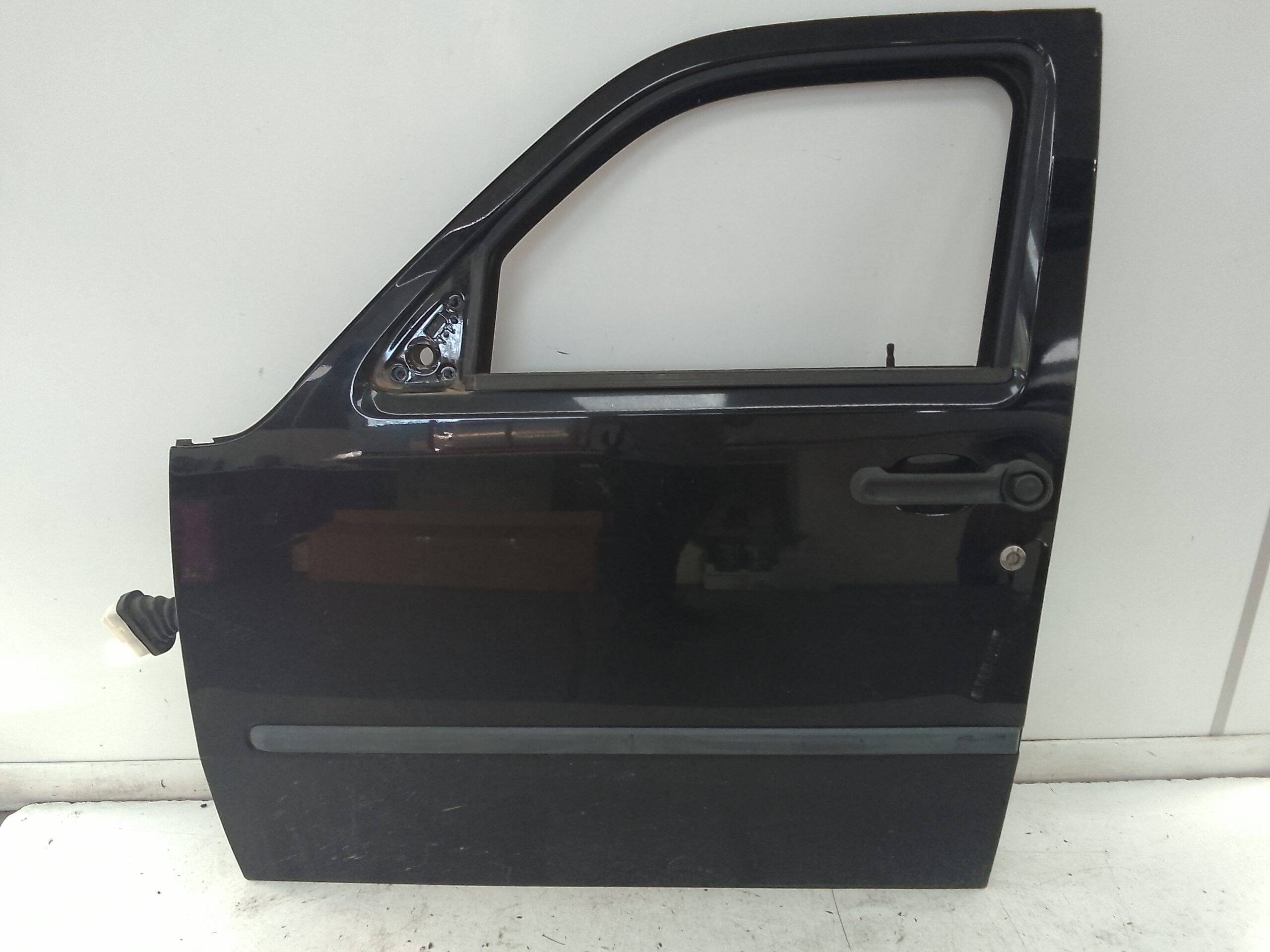 Puerta delantera izquierda dodge nitro (ka)(2007->)