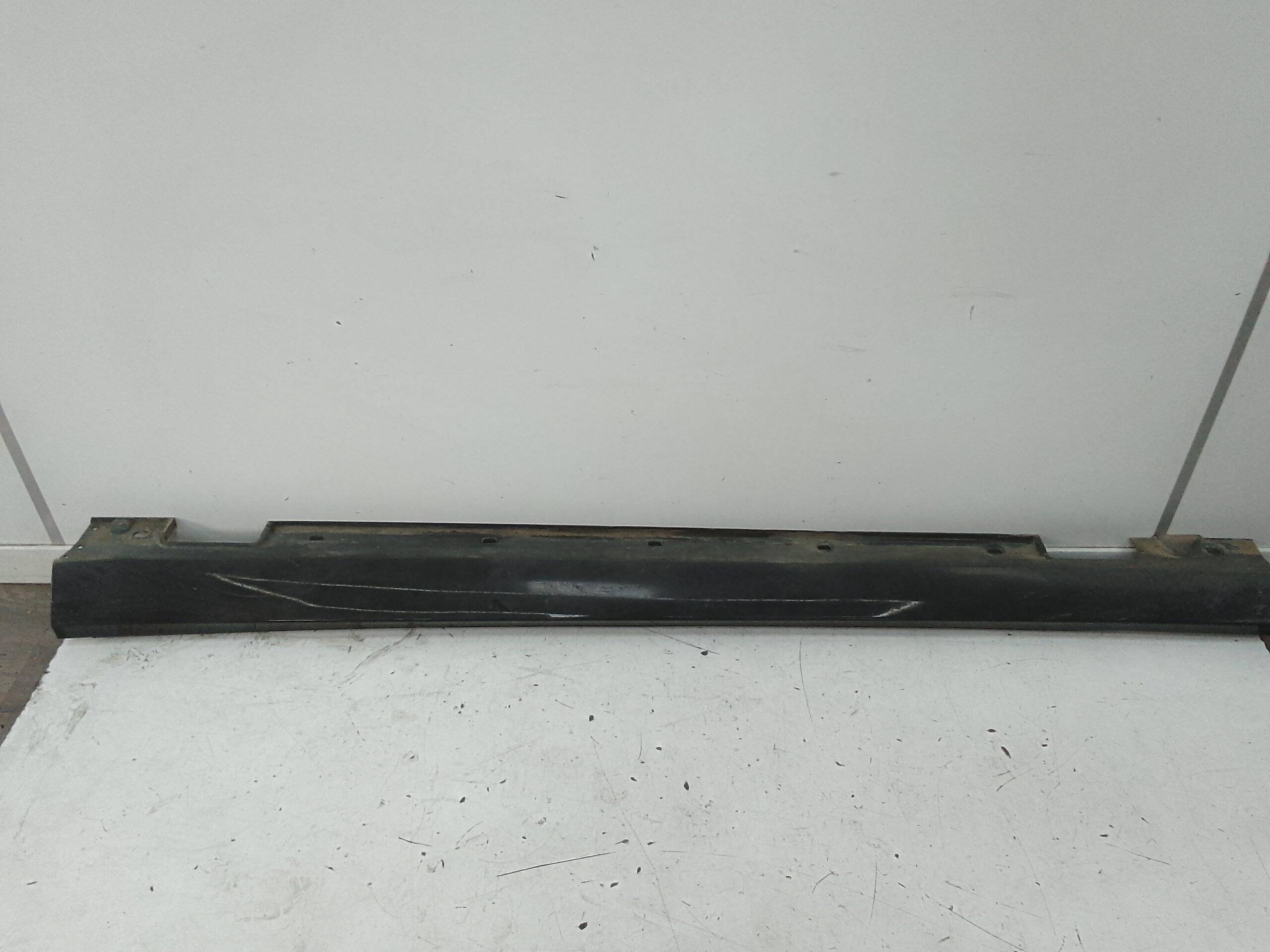 Spoiler talonera izquierda mercedes-benz clase e (bm 212) lim. (01.2009->)