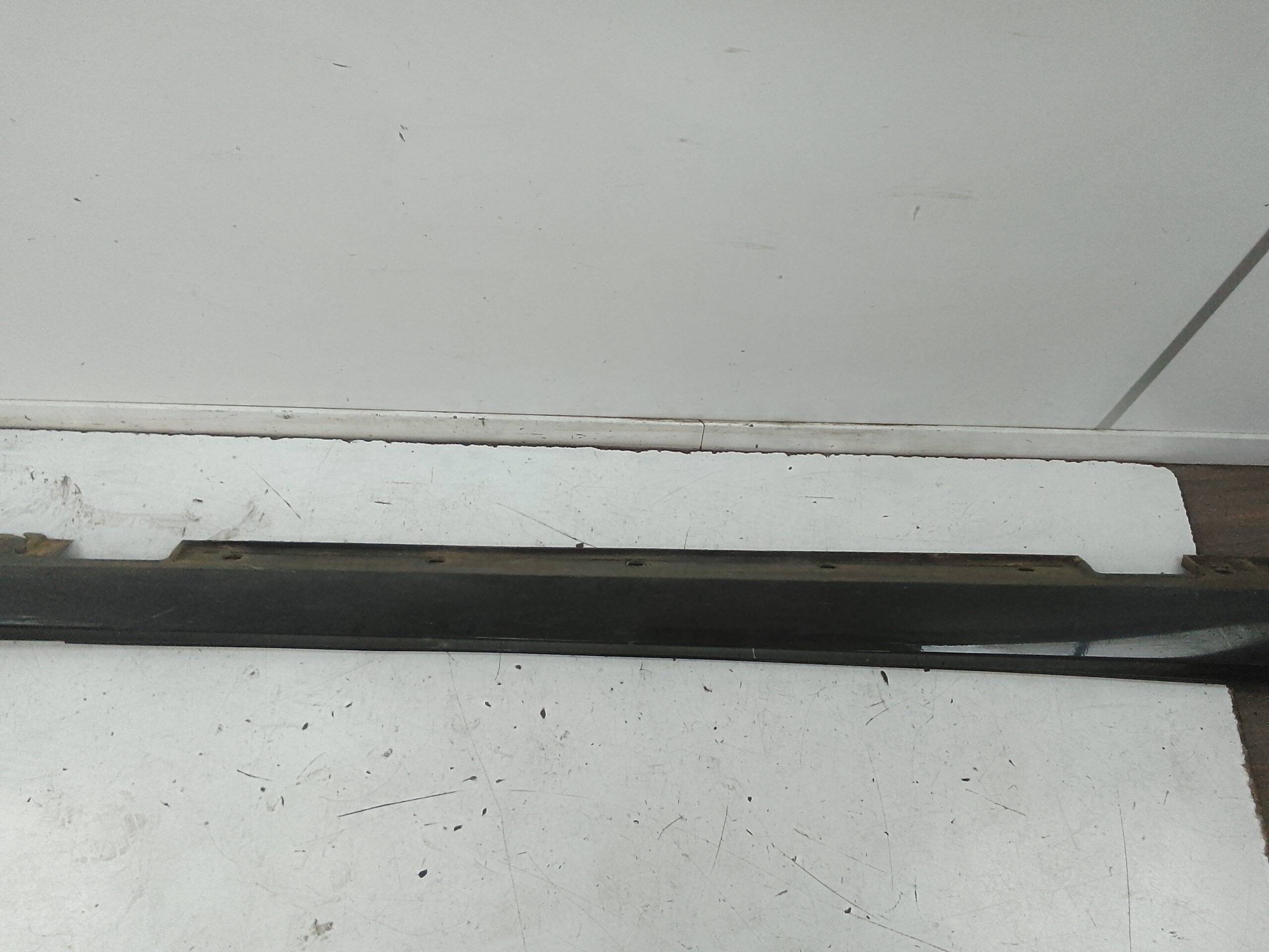 Spoiler talonera derecha mercedes-benz clase e (bm 212) lim. (01.2009->)