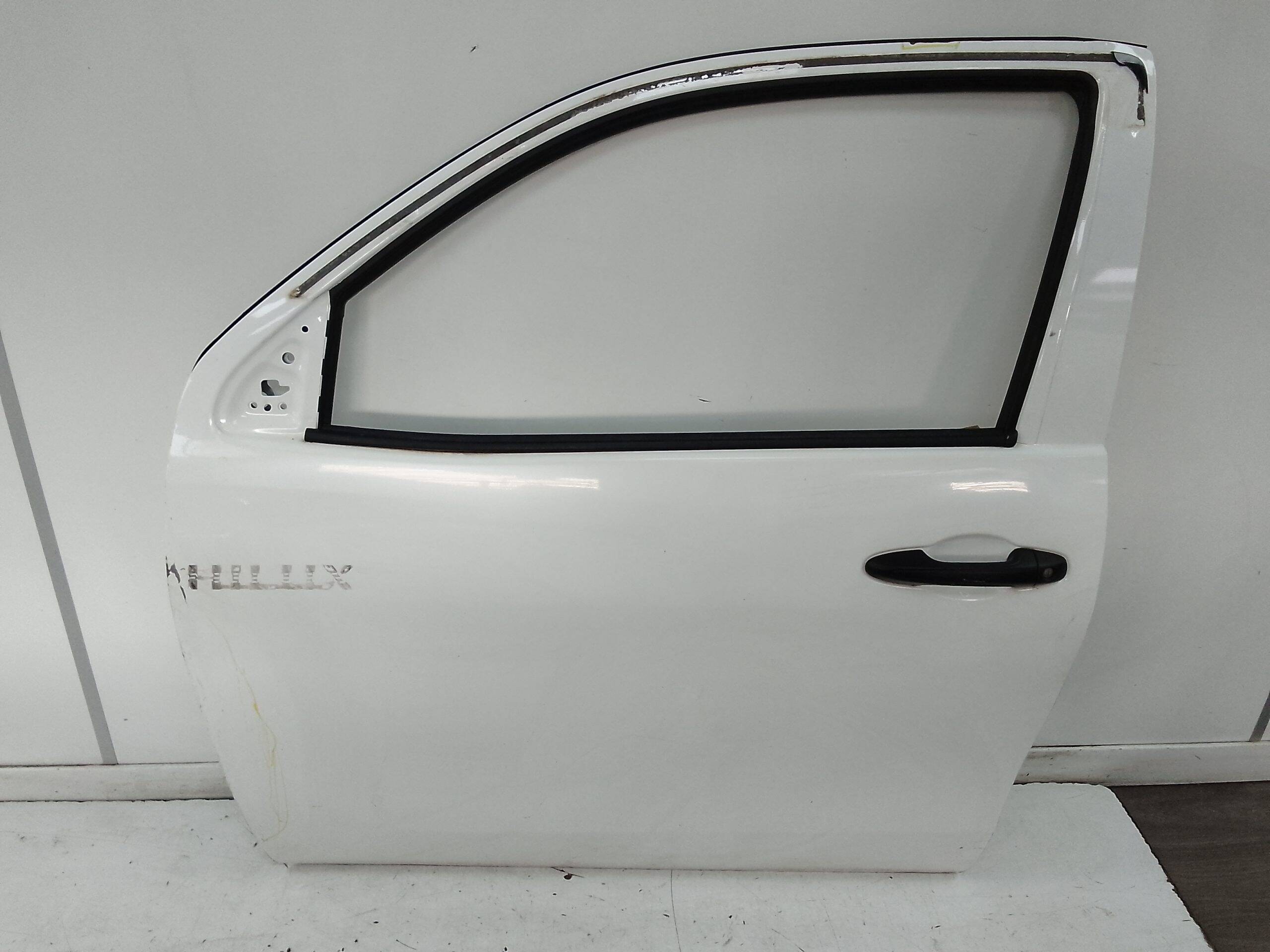 Puerta delantera izquierda toyota hilux (gun1)(2016->)