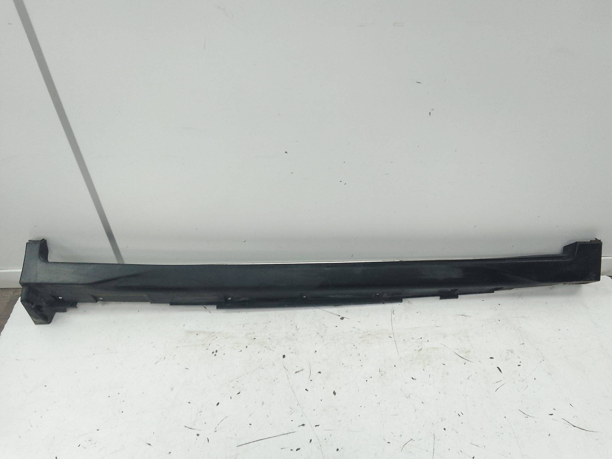 Spoiler talonera derecha nissan x-trail iii (t32)(04.2014->)