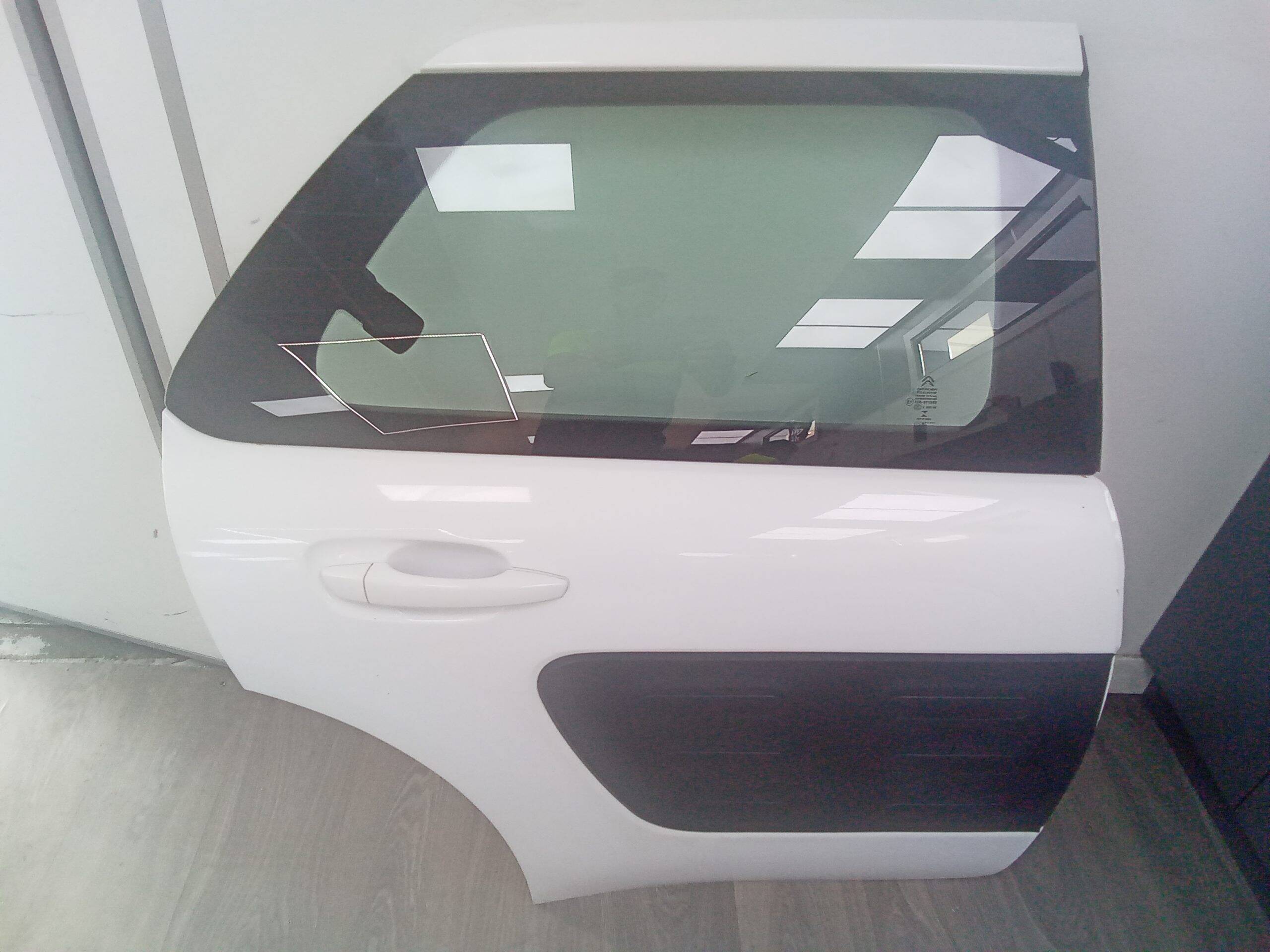 Puerta trasera izquierda citroen c4 cactus (2014->)