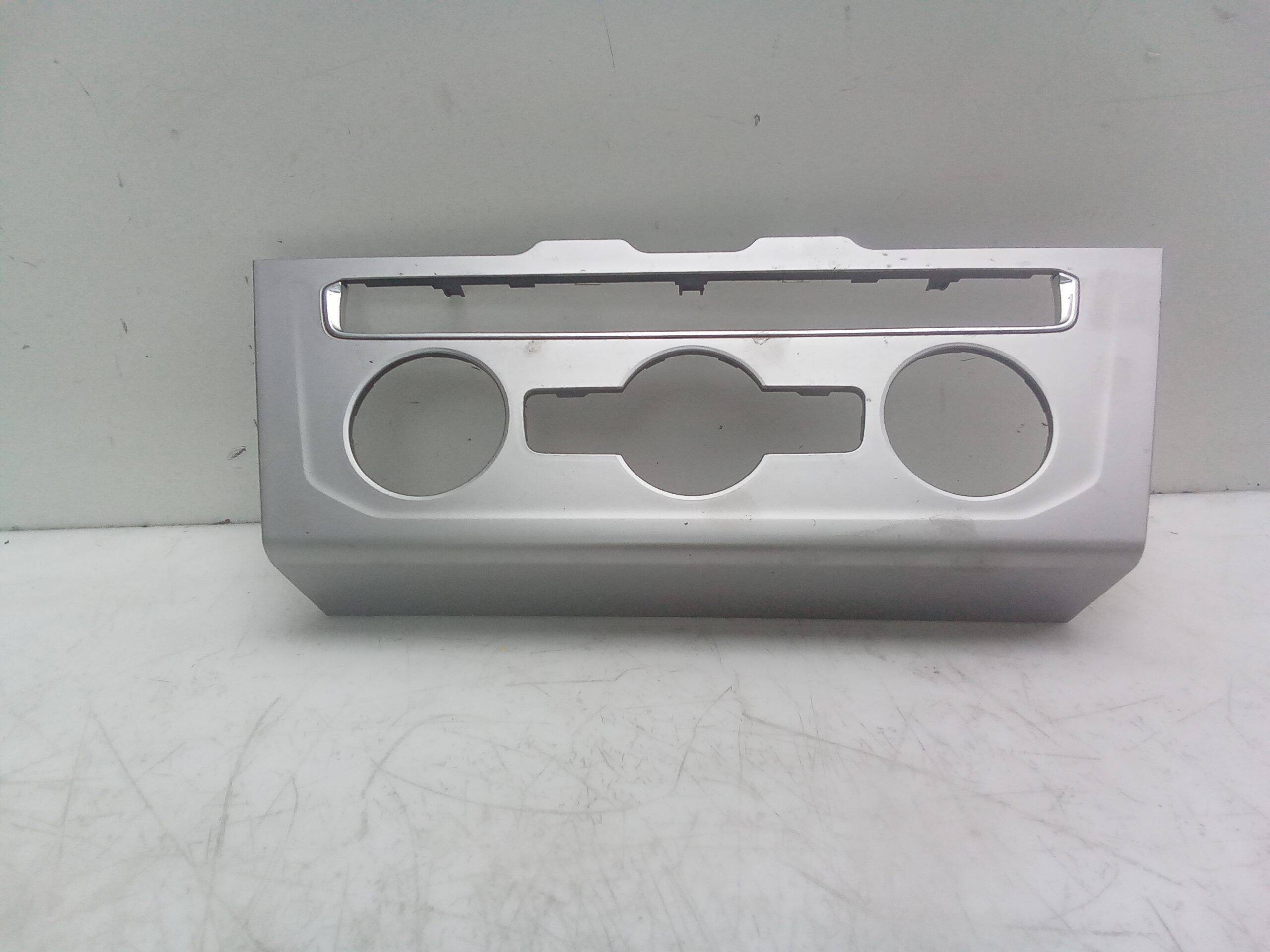 Moldura / consola radio volkswagen passat berlina (3g2)(07.2014->)