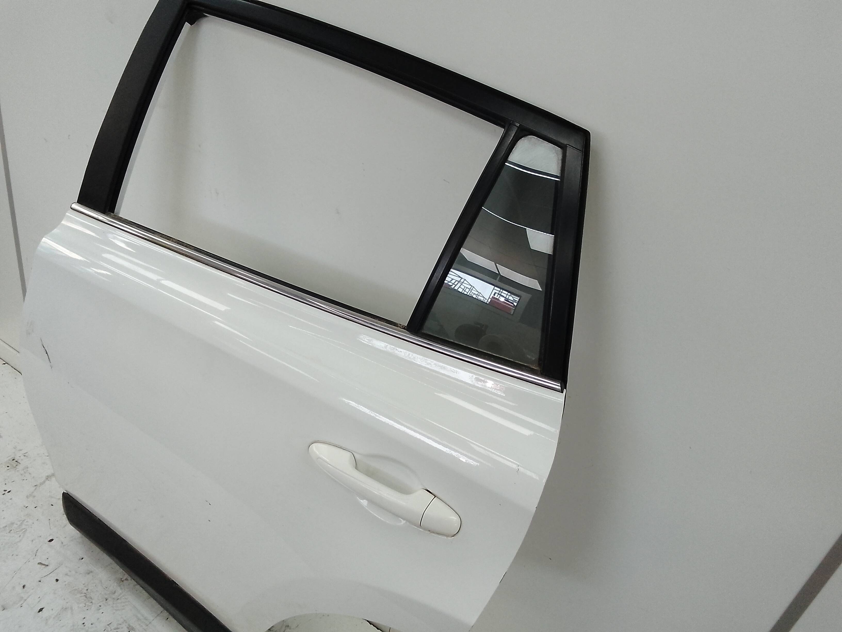 Seguro puerta trasera izquierda toyota rav4 (a4)(2013->)