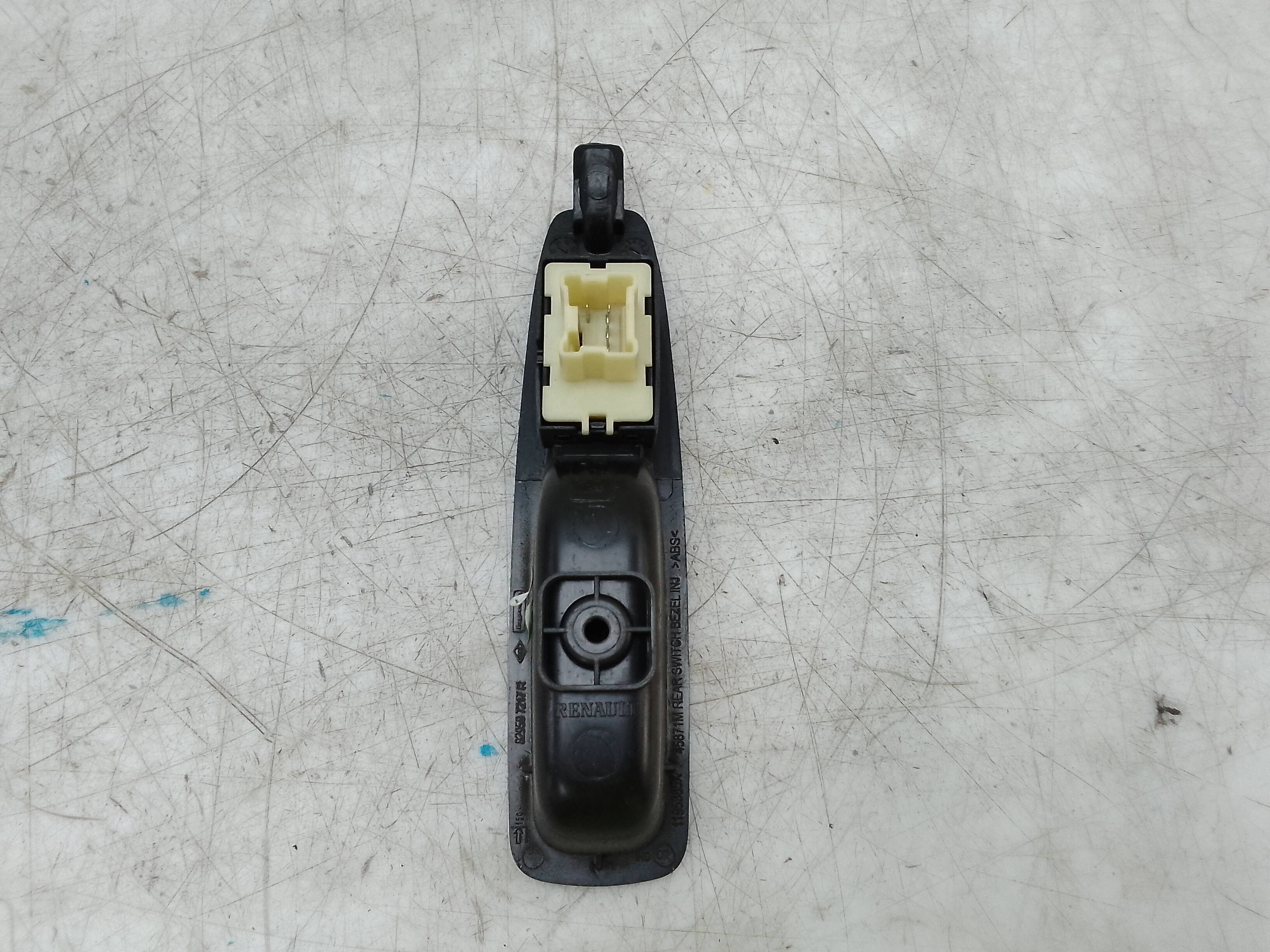 Interruptor elevalunas trasero derecho renault clio iv (2012->)