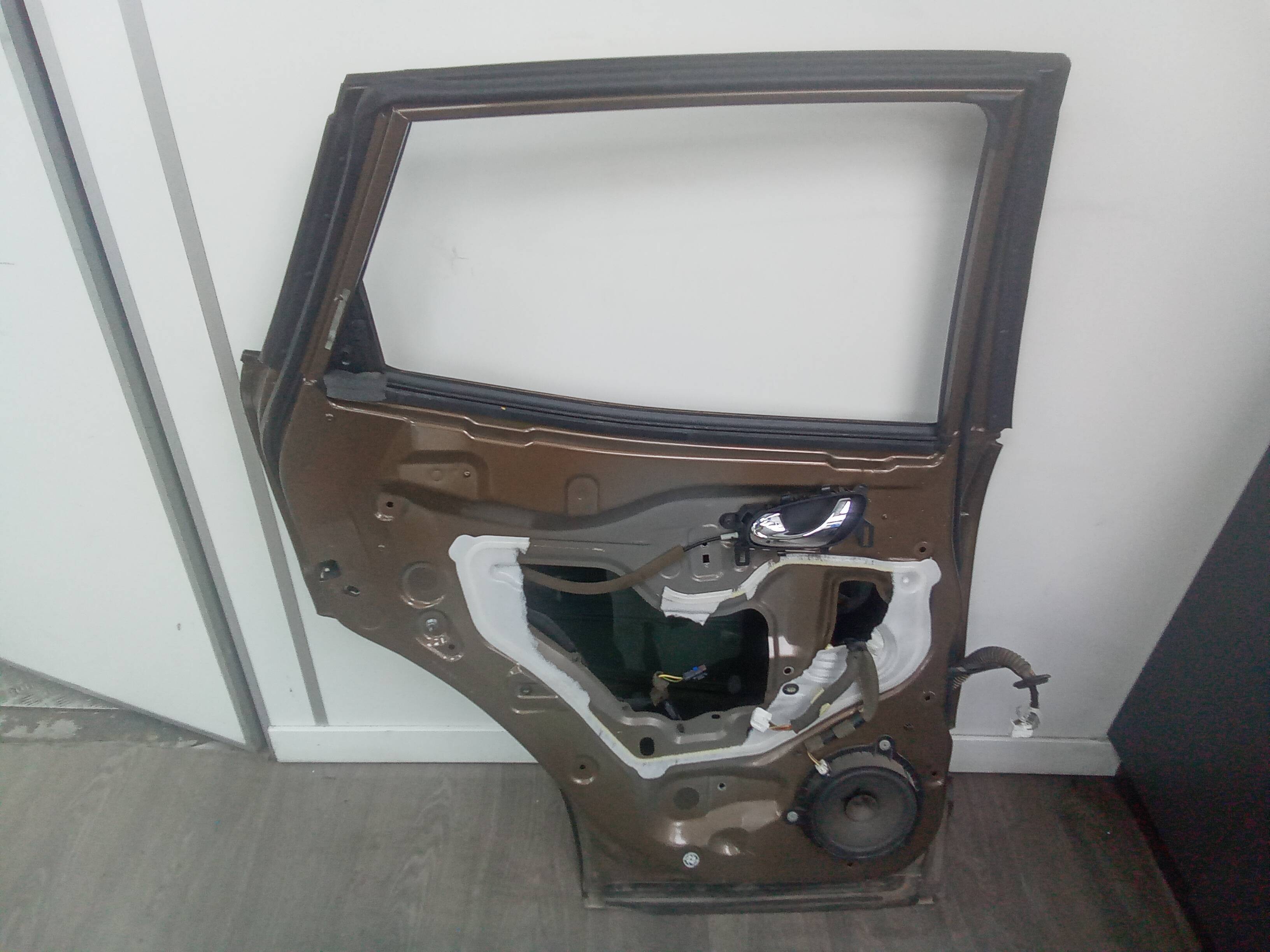 Puerta trasera izquierda renault kadjar (06.2015->)