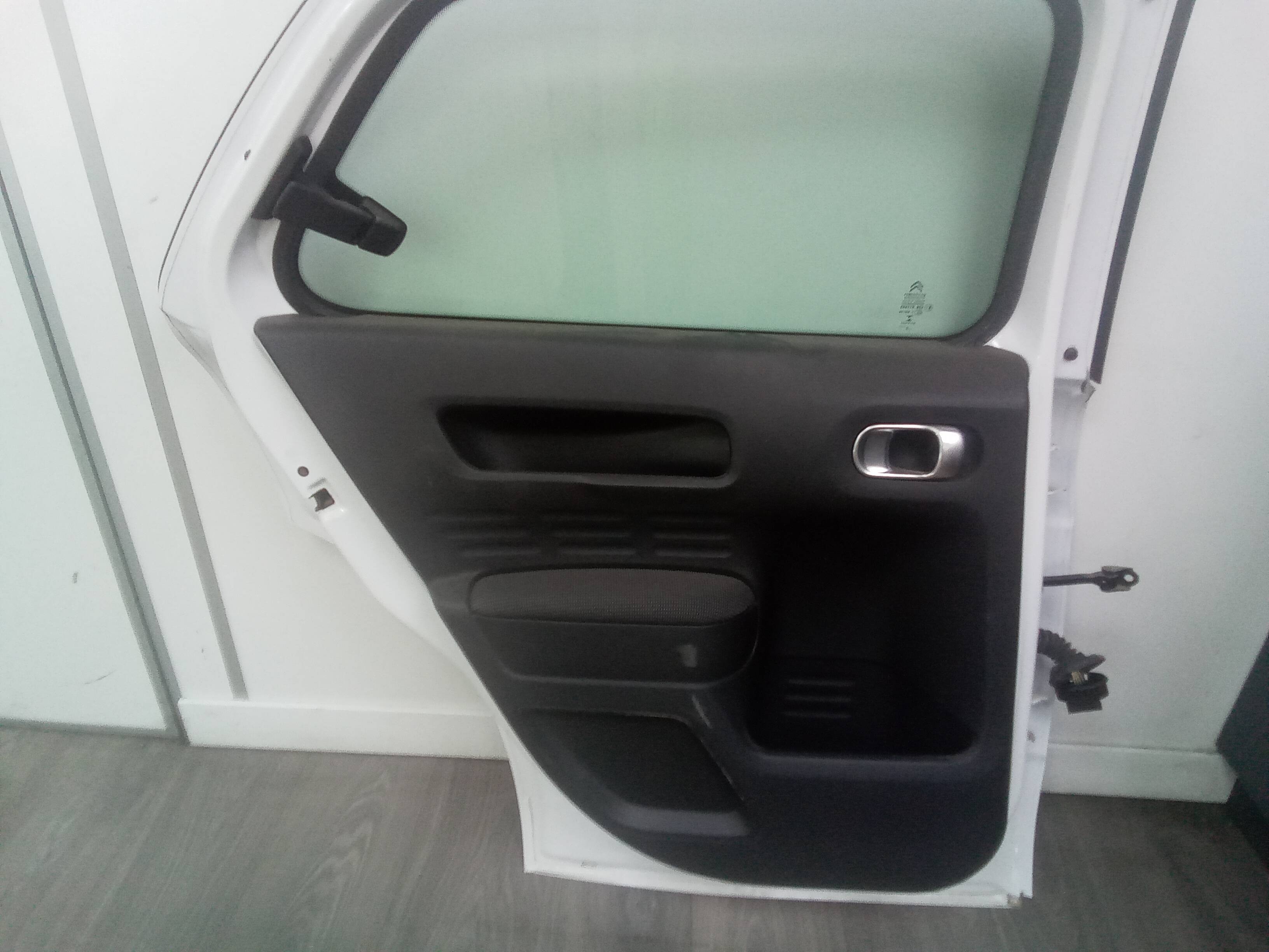 Puerta trasera izquierda citroen c4 cactus (2014->)