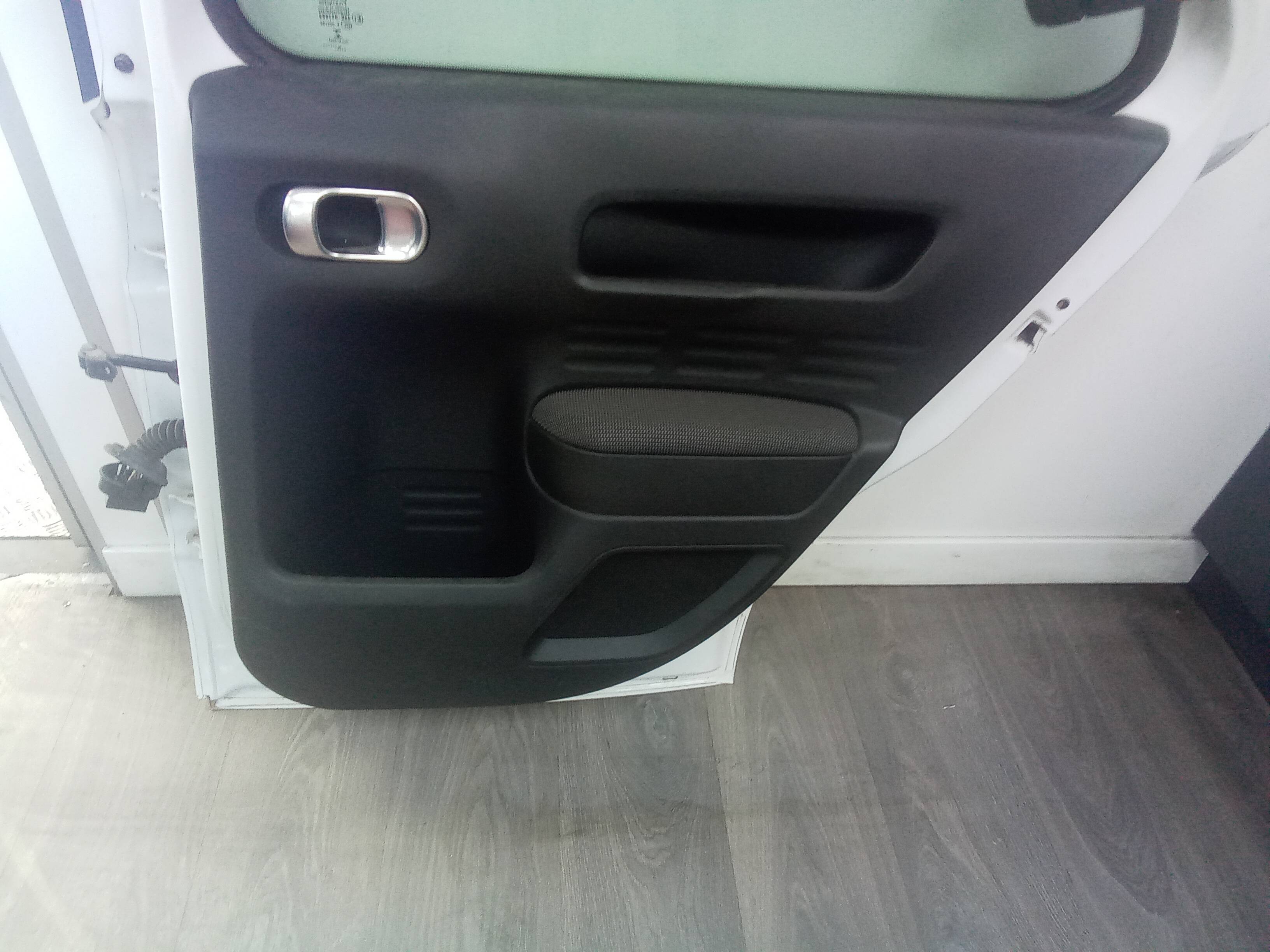 Puerta trasera izquierda citroen c4 cactus (2014->)