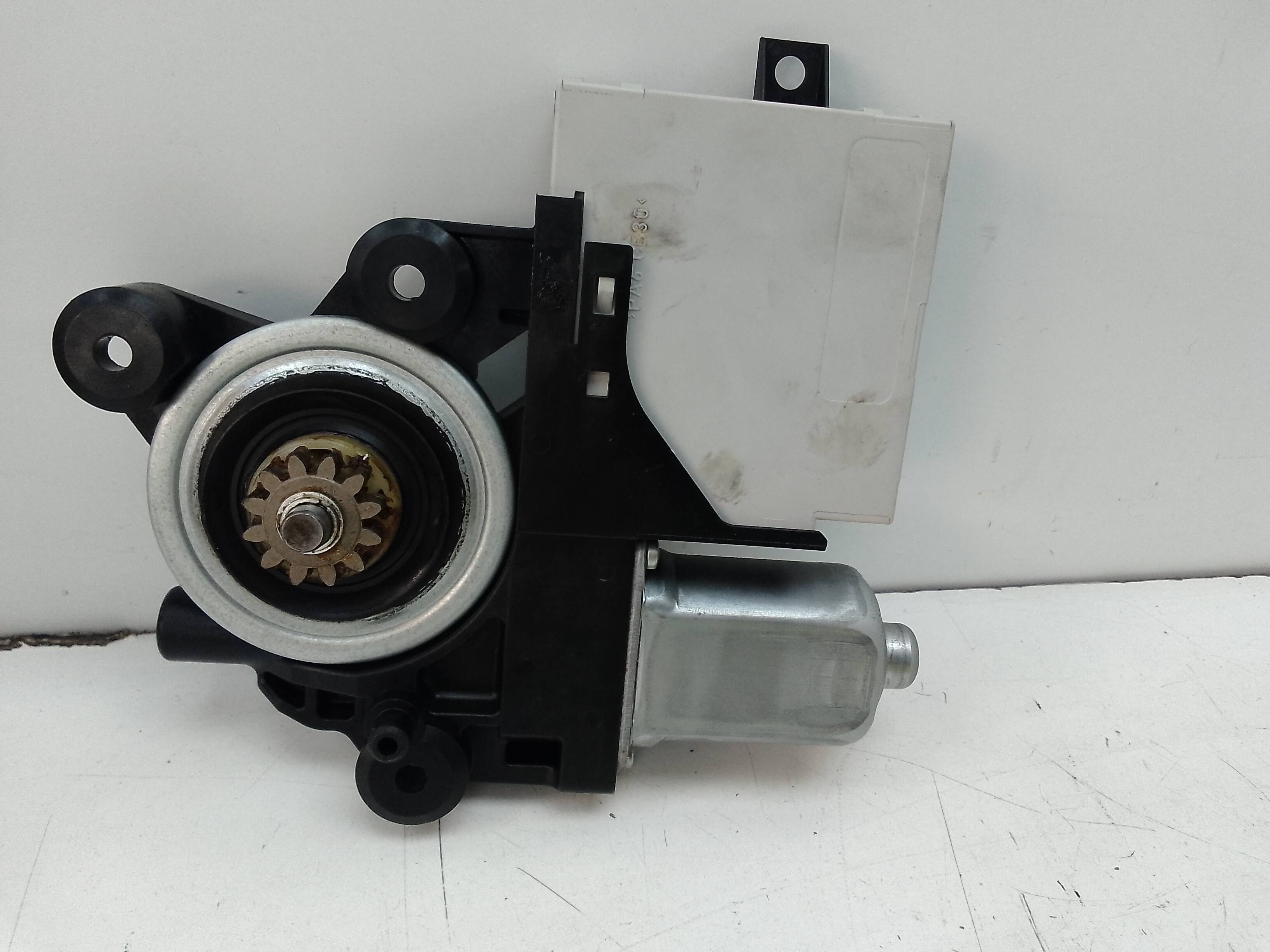 Motor elevalunas trasero derecho ford kuga (cbv)(2008->)