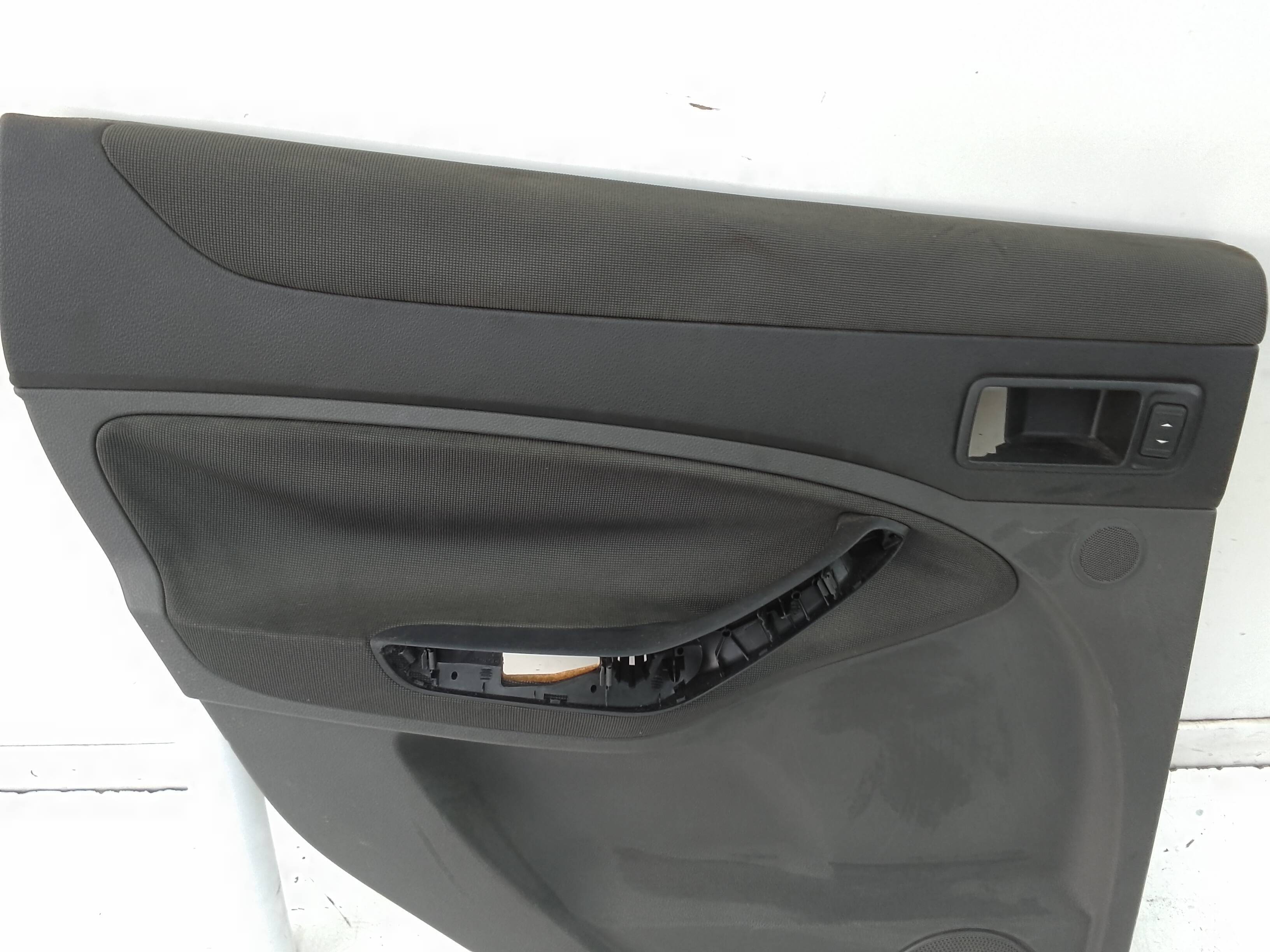 Guarnecido puerta trasera izquierda ford kuga (cbv)(2008->)