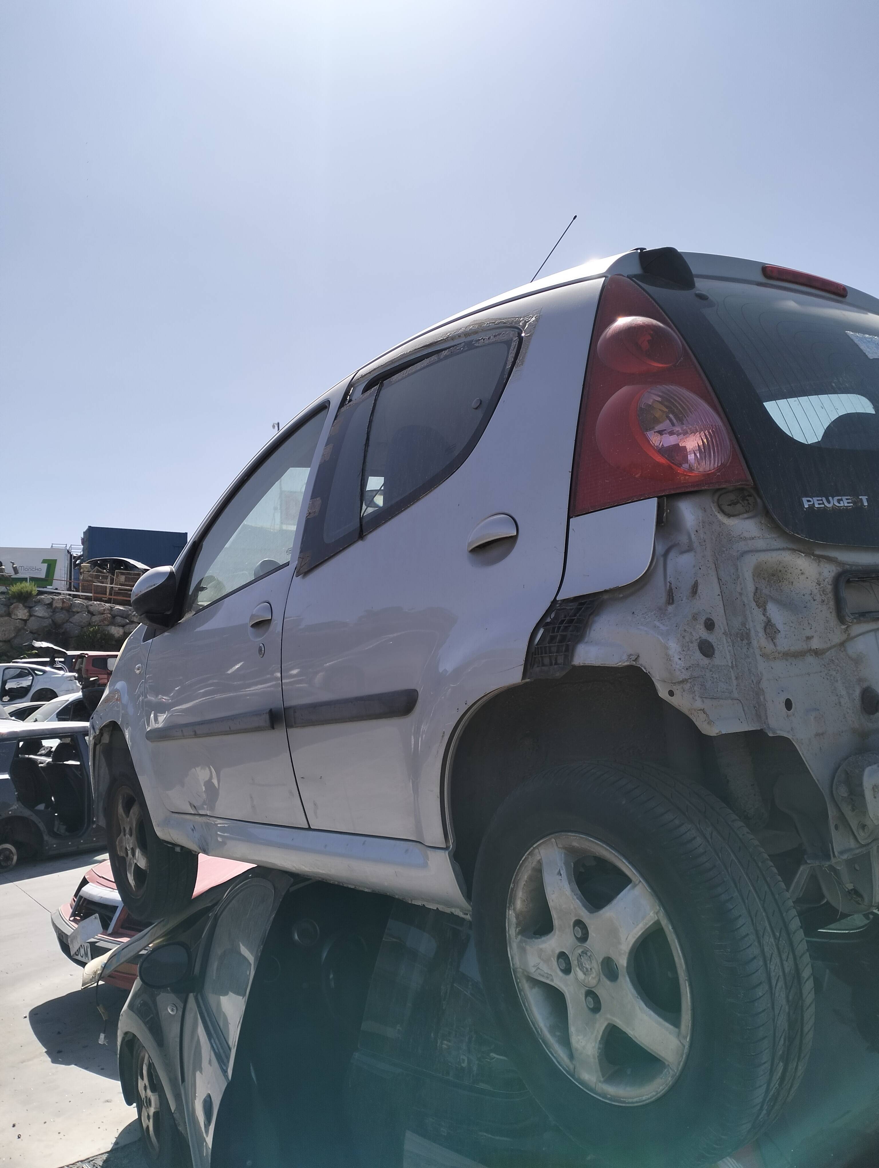 Puerta trasera izquierda peugeot 107 (2005->)