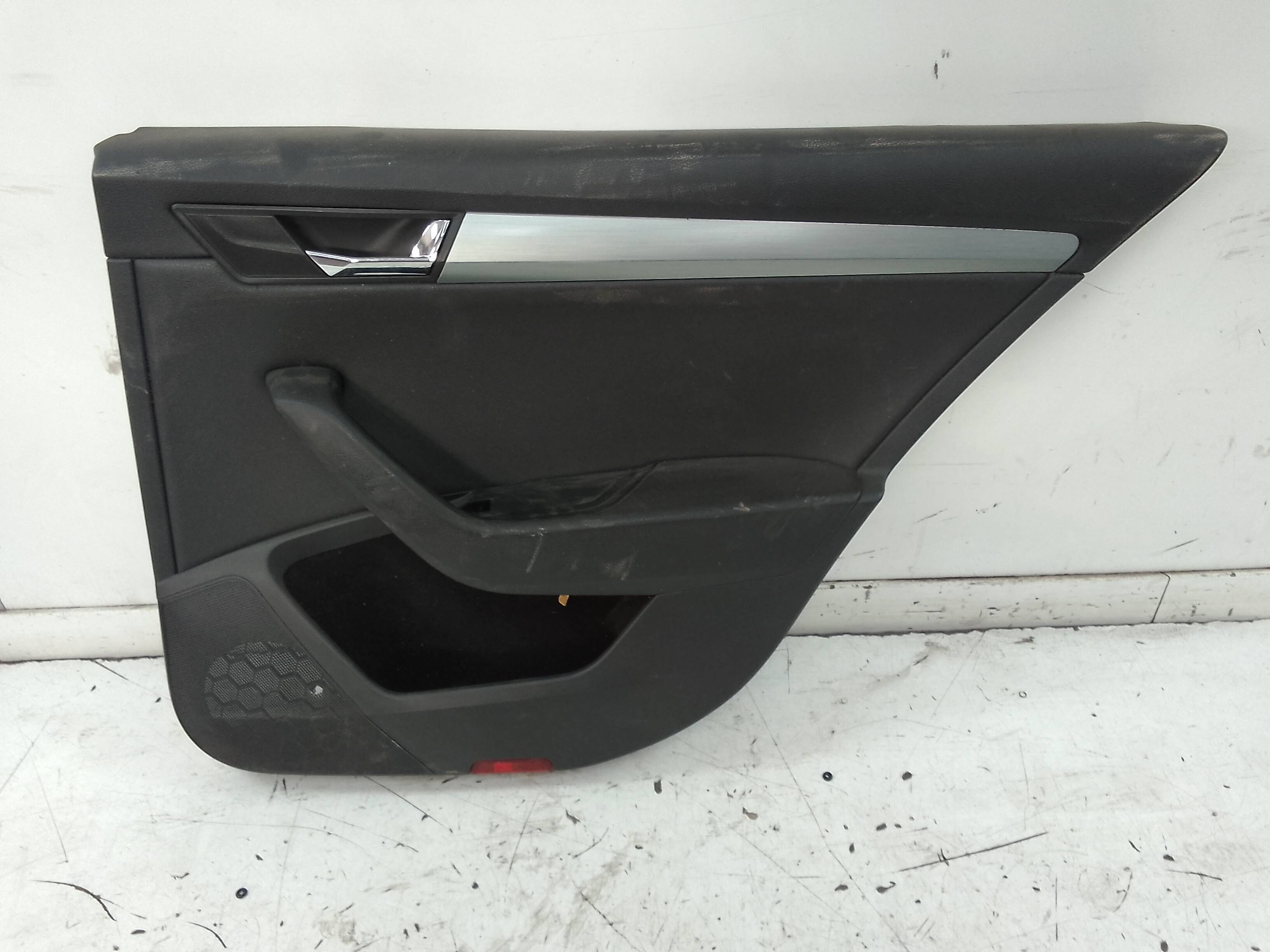 Guarnecido puerta trasera derecha skoda superb combi (3v5)(06.2015->)