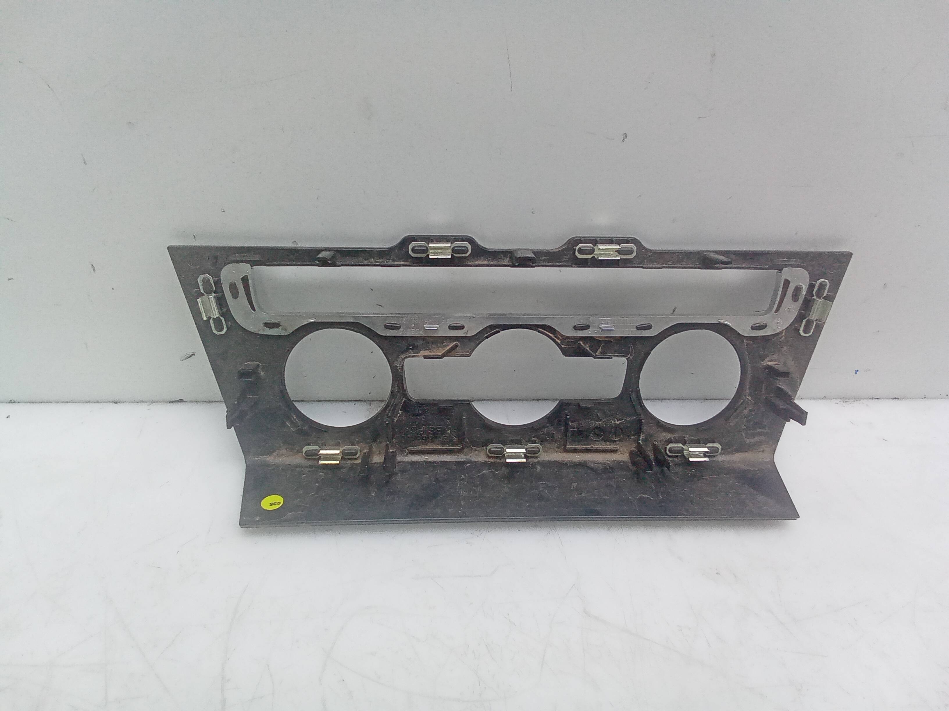 Moldura / consola radio volkswagen passat berlina (3g2)(07.2014->)