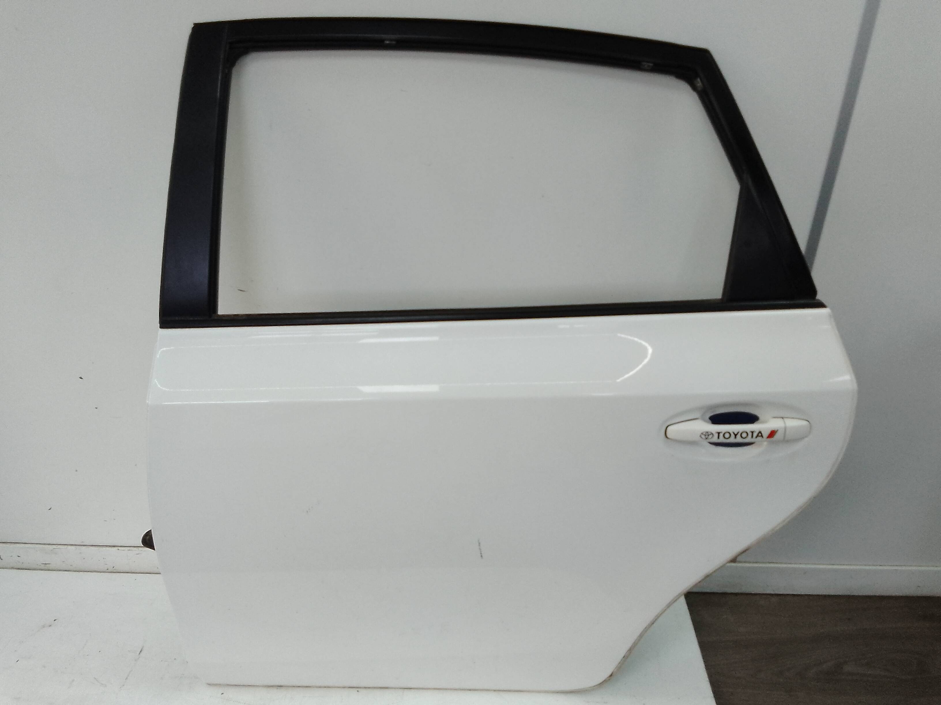 Puerta trasera izquierda toyota prius + (zvw40)(2012->)