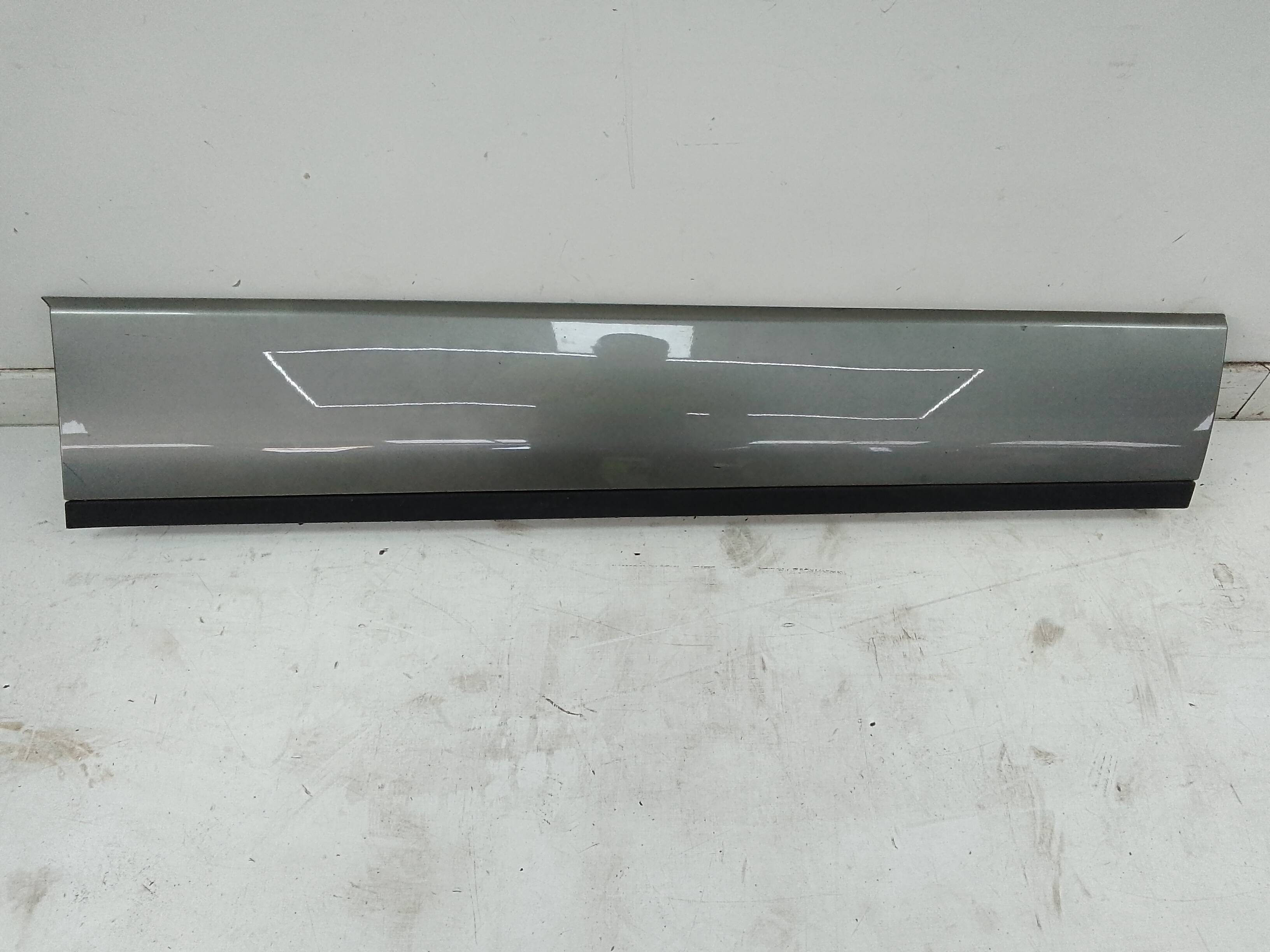 Moldura puerta  delantera derecha land rover range rover evoque (2011->)