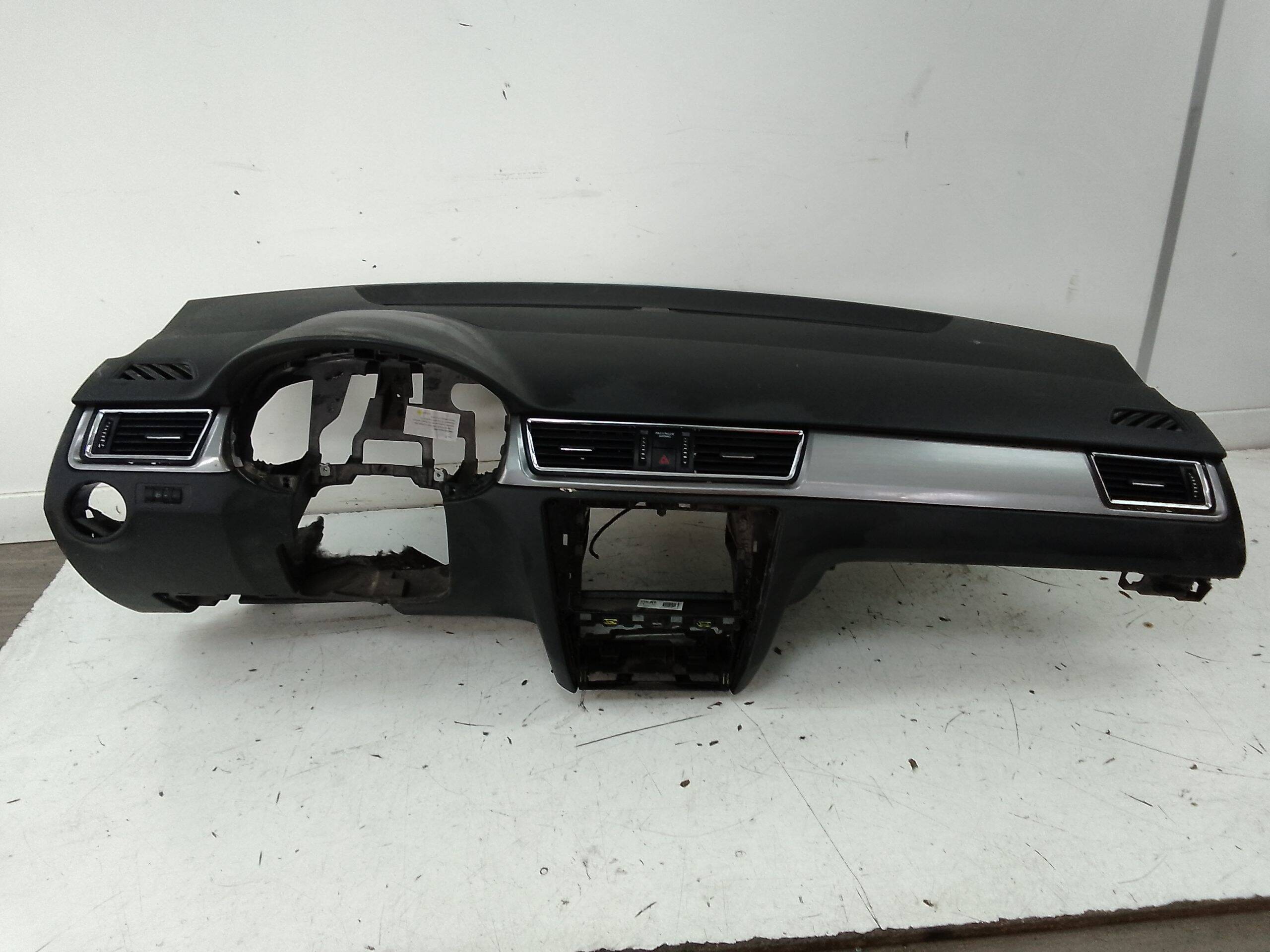 Salpicadero seat toledo (kg3)(07.2012->)