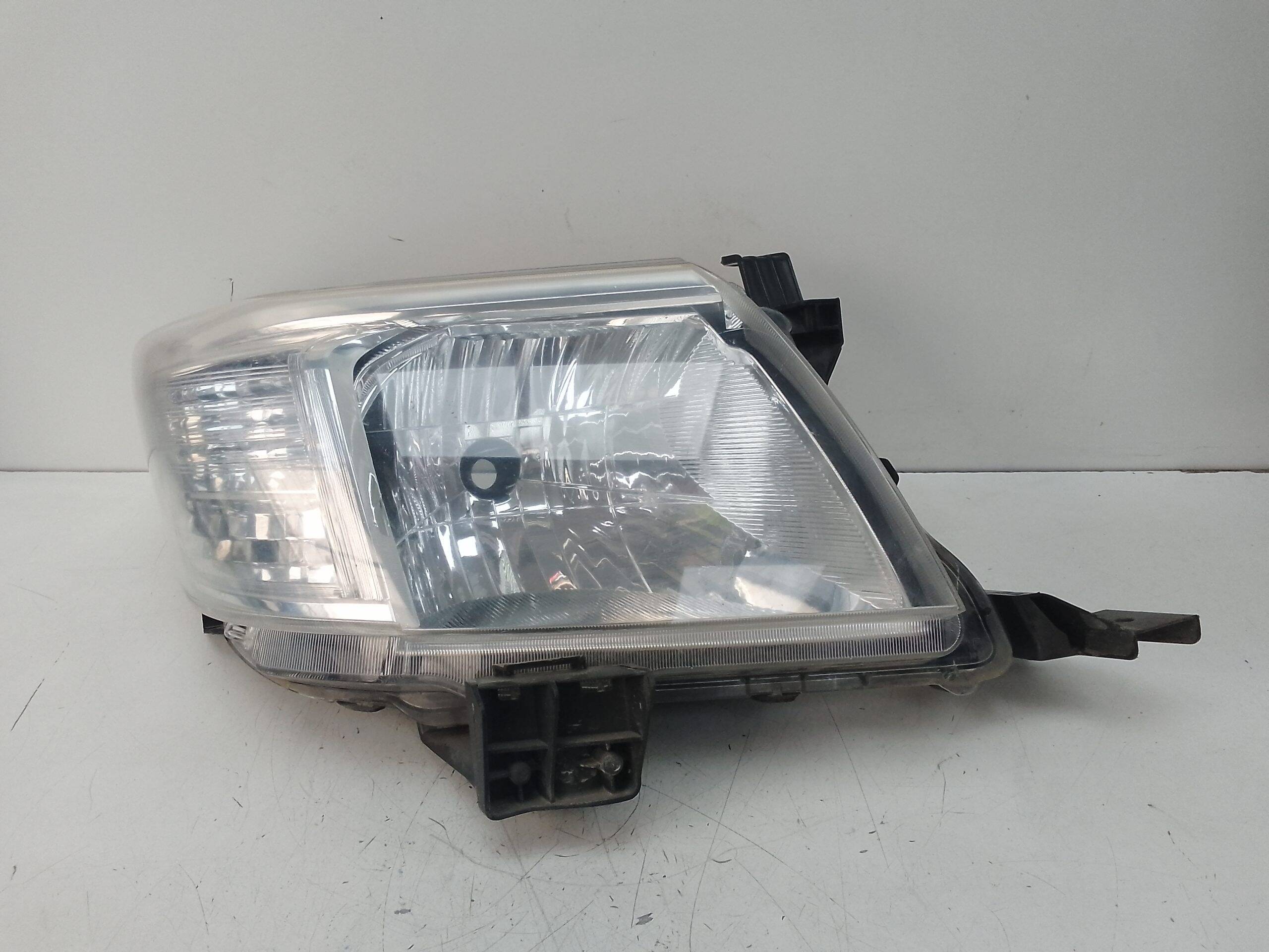 Faro derecho toyota hilux (kun)(2005->)