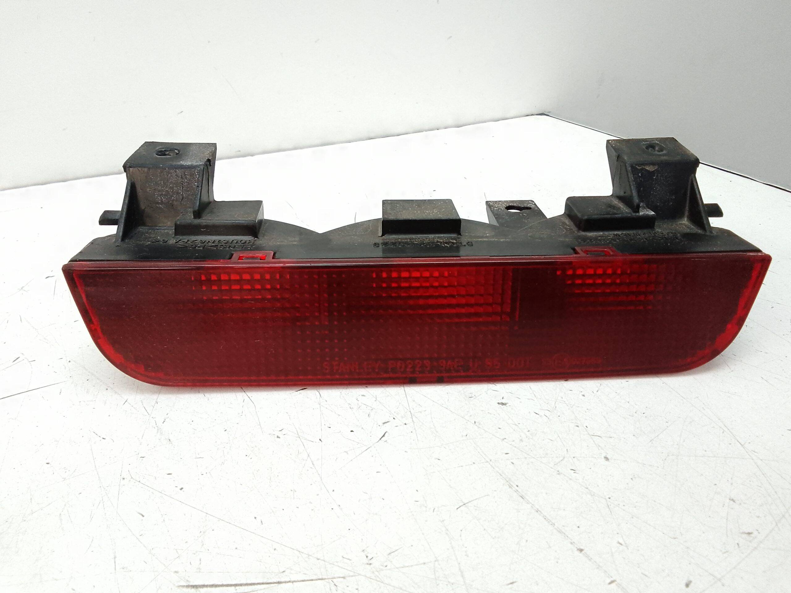 Luz de freno adicional mitsubishi montero (v60/v70)(2000->)