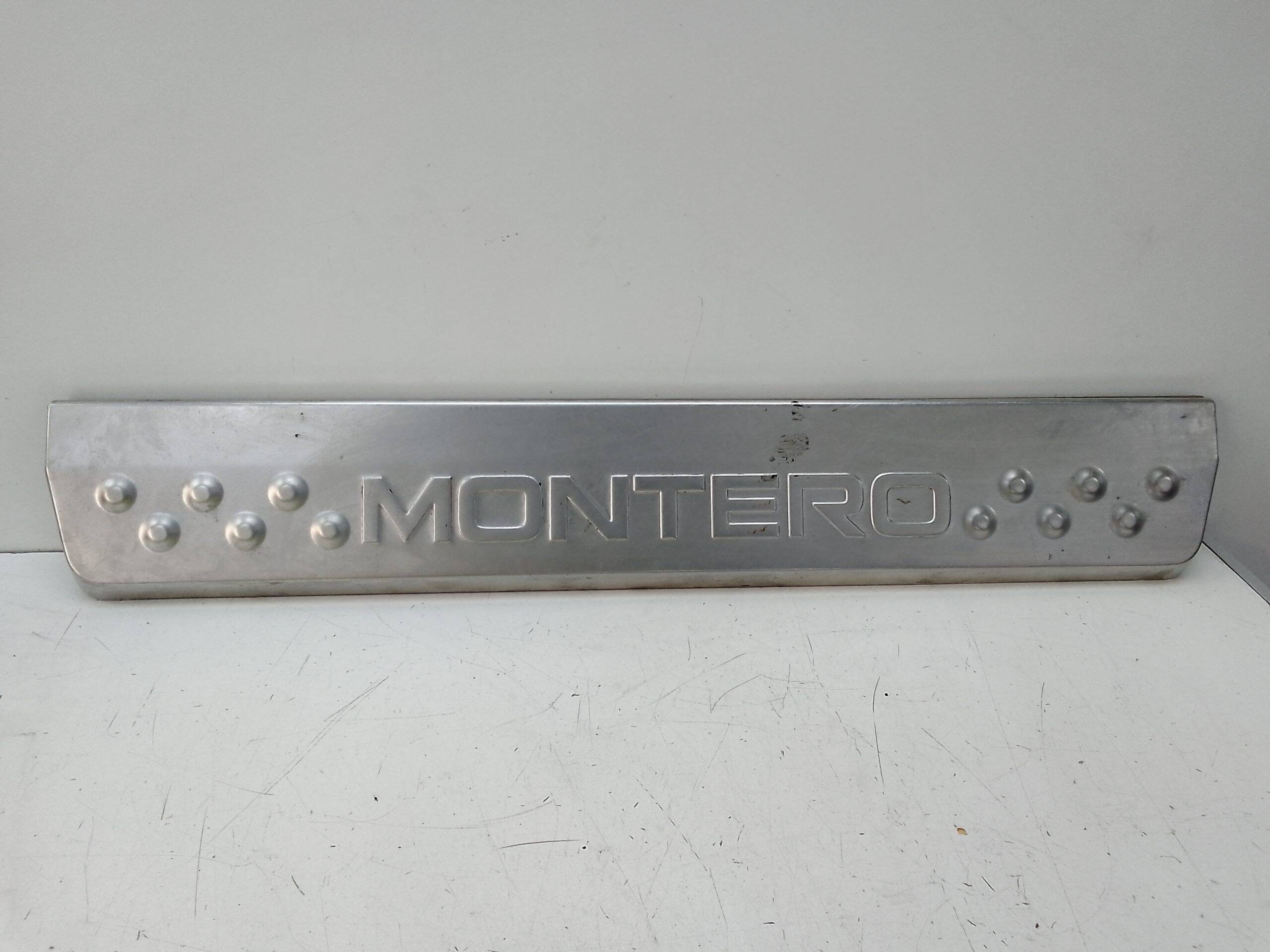 Moldura lateral izquierda mitsubishi montero (v60/v70)(2000->)