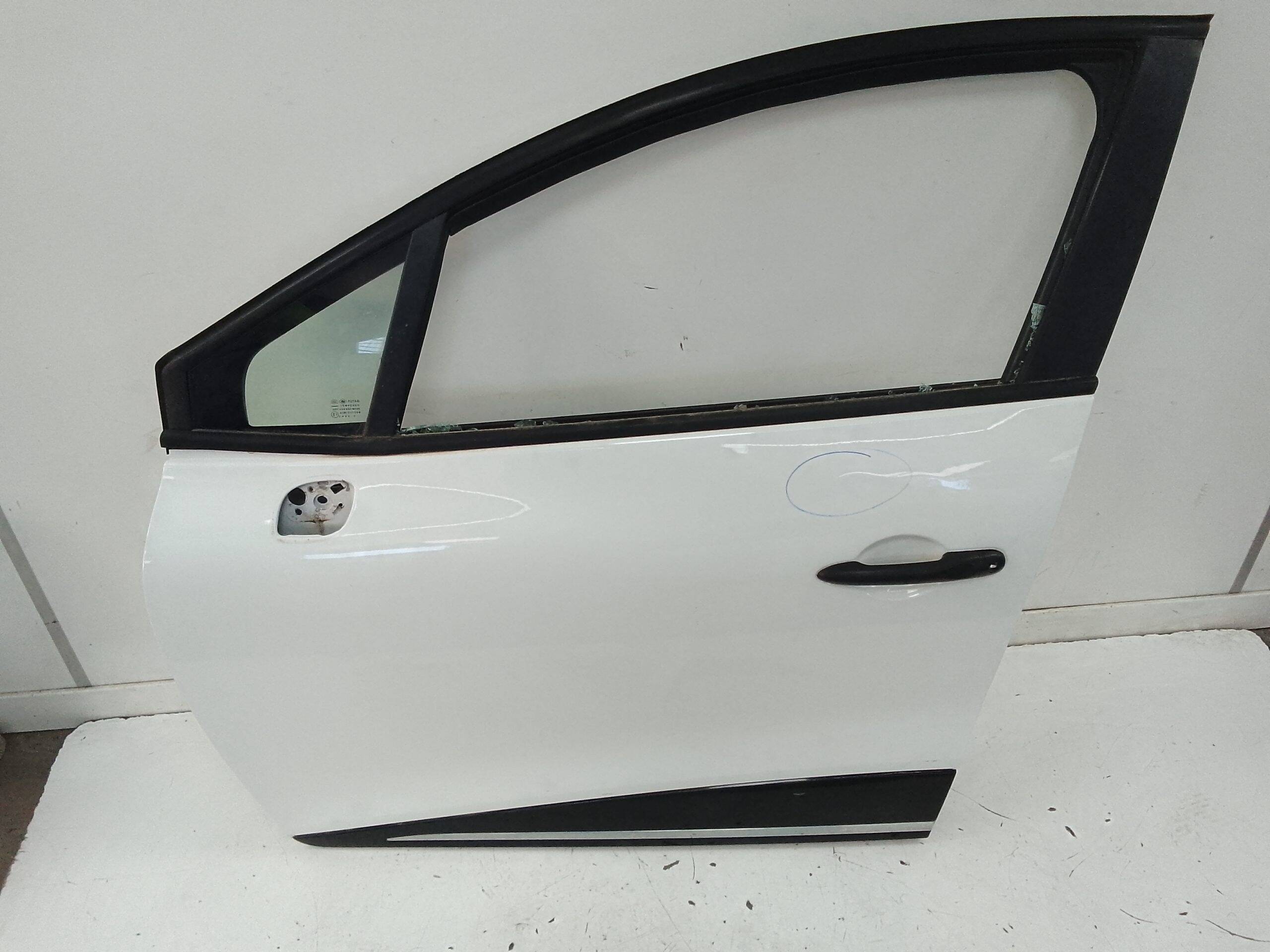 Puerta delantera izquierda renault clio iv (2012->)