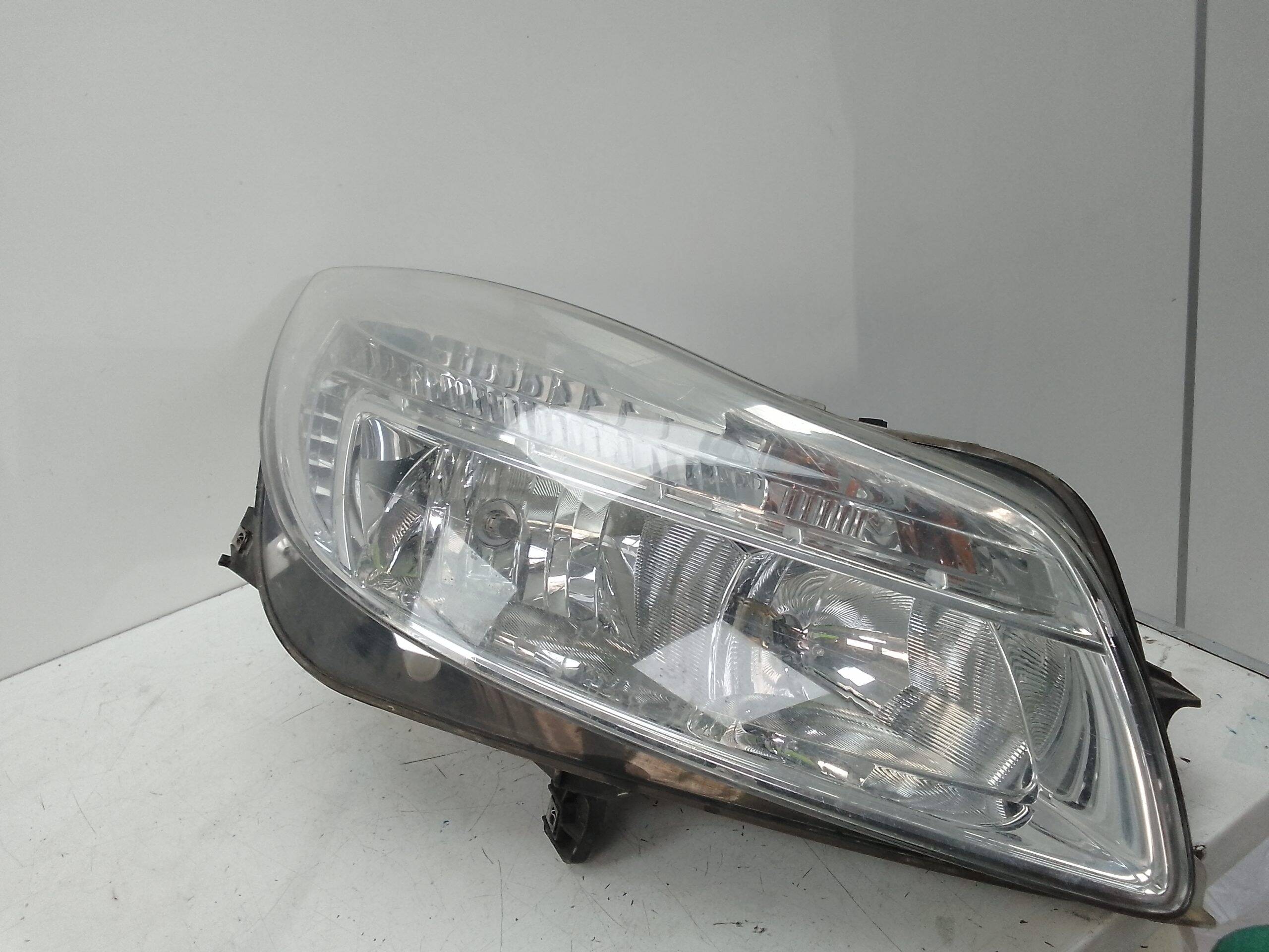 Faro derecho opel insignia berlina (2008->)