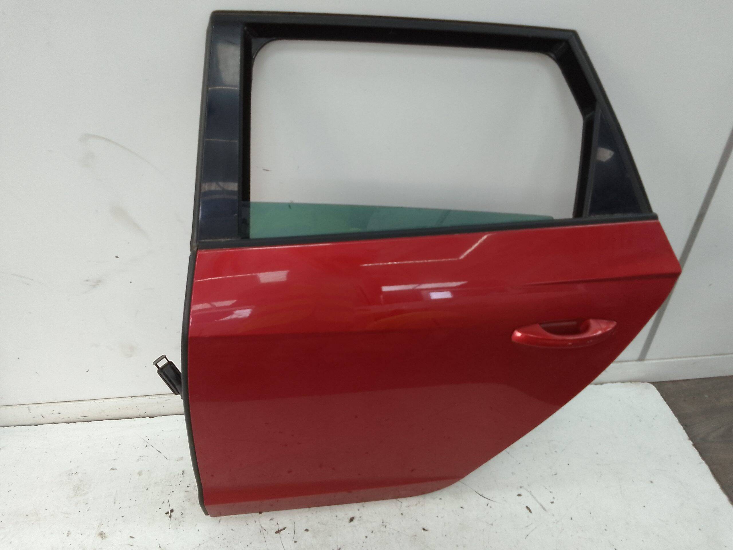 Puerta trasera izquierda seat leon st 5f8 (10.2013->)