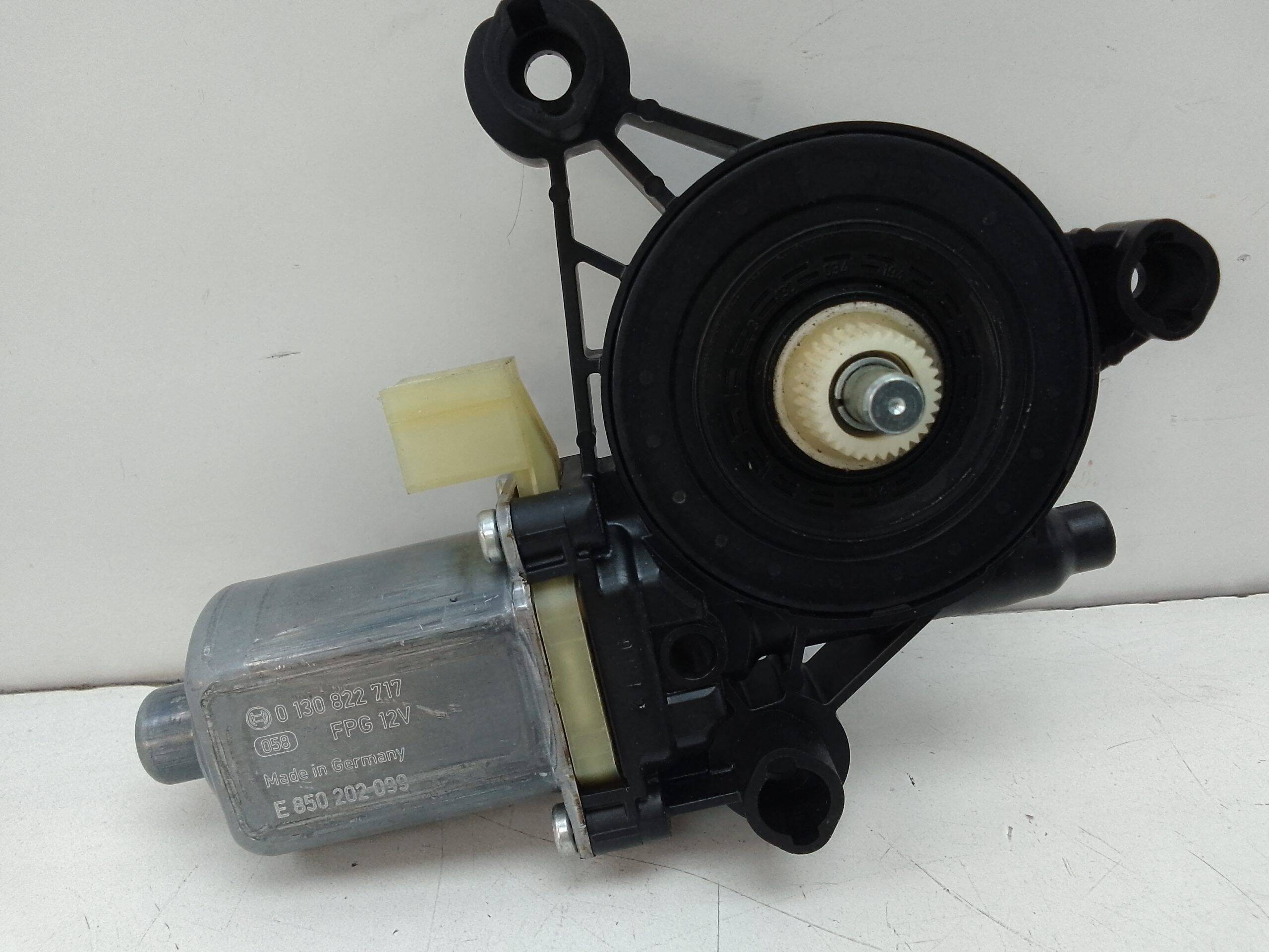 Motor elevalunas delantero derecho seat leon st 5f8 (10.2013->)