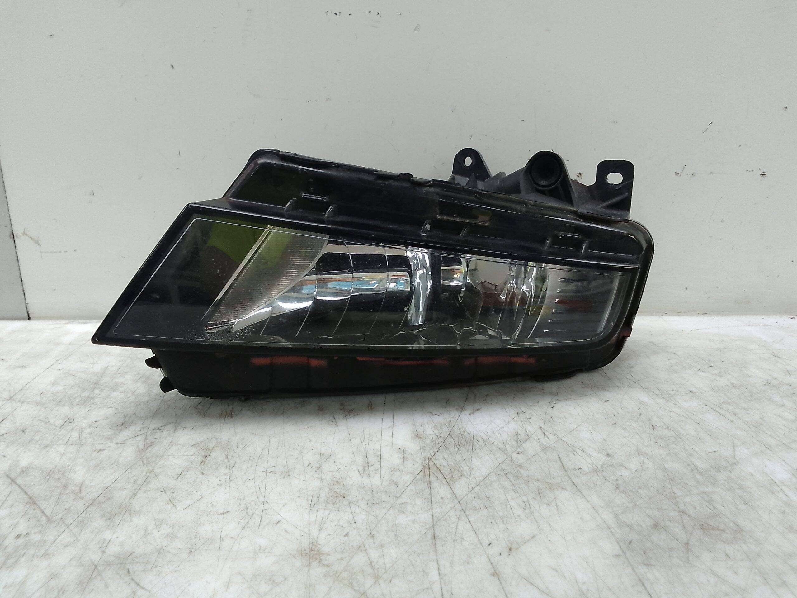 Faro antiniebla derecho seat leon st 5f8 (10.2013->)