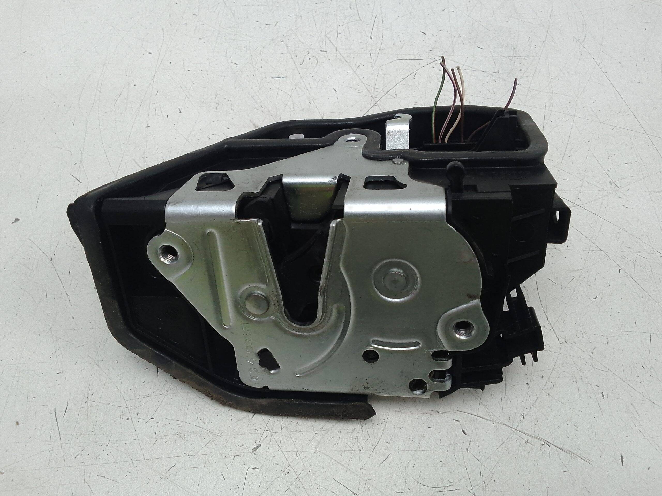 Cerradura puerta trasera izquierda bmw bmw serie 3 318d e90