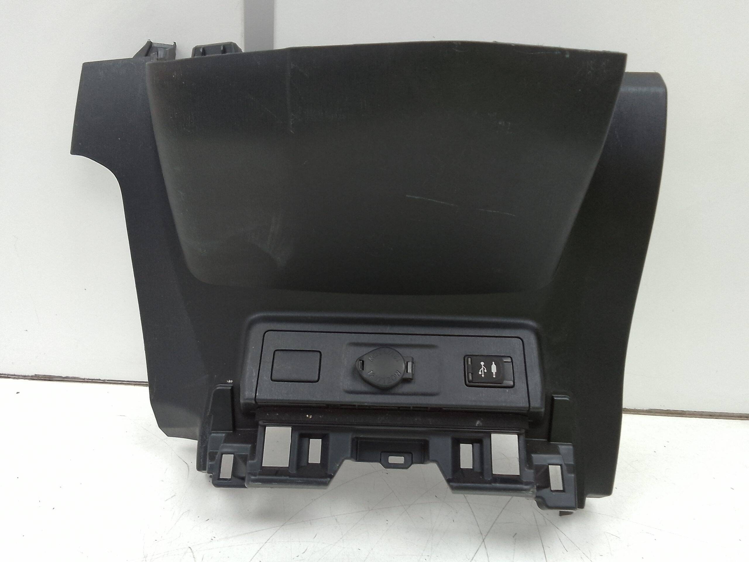 Toma de corriente toyota prius + (zvw40)(2012->)