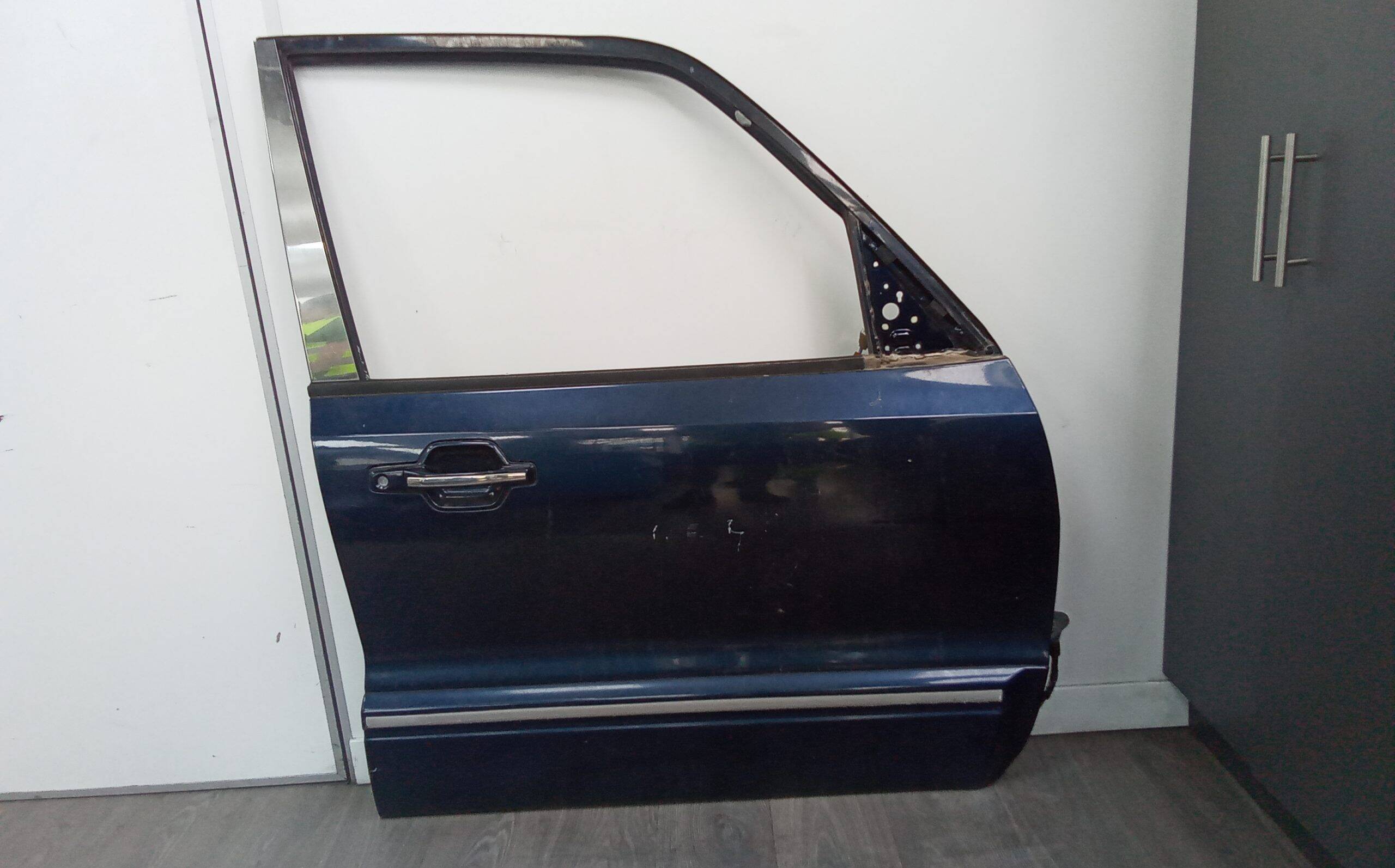 Puerta delantera derecha mitsubishi montero (v60/v70)(2000->)