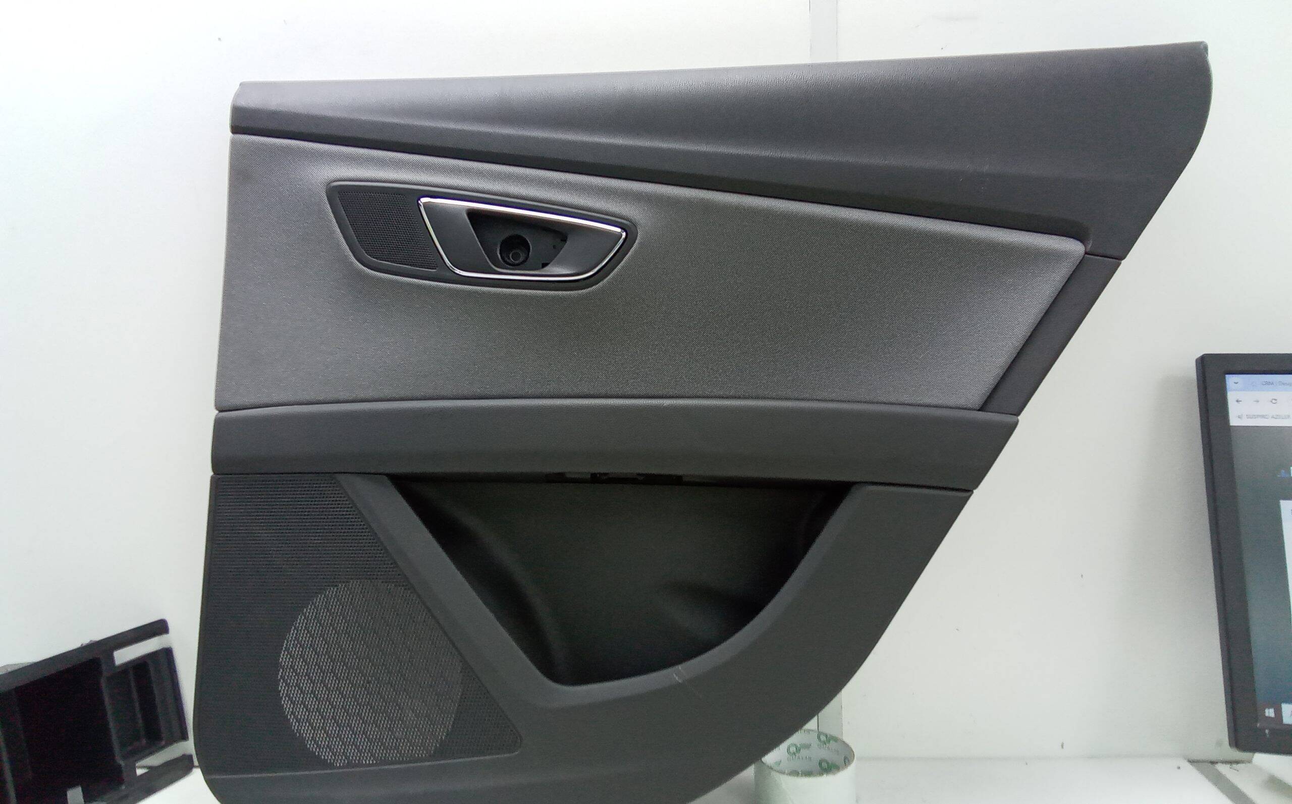 Guarnecido puerta trasera derecha seat leon st 5f8 (10.2013->)