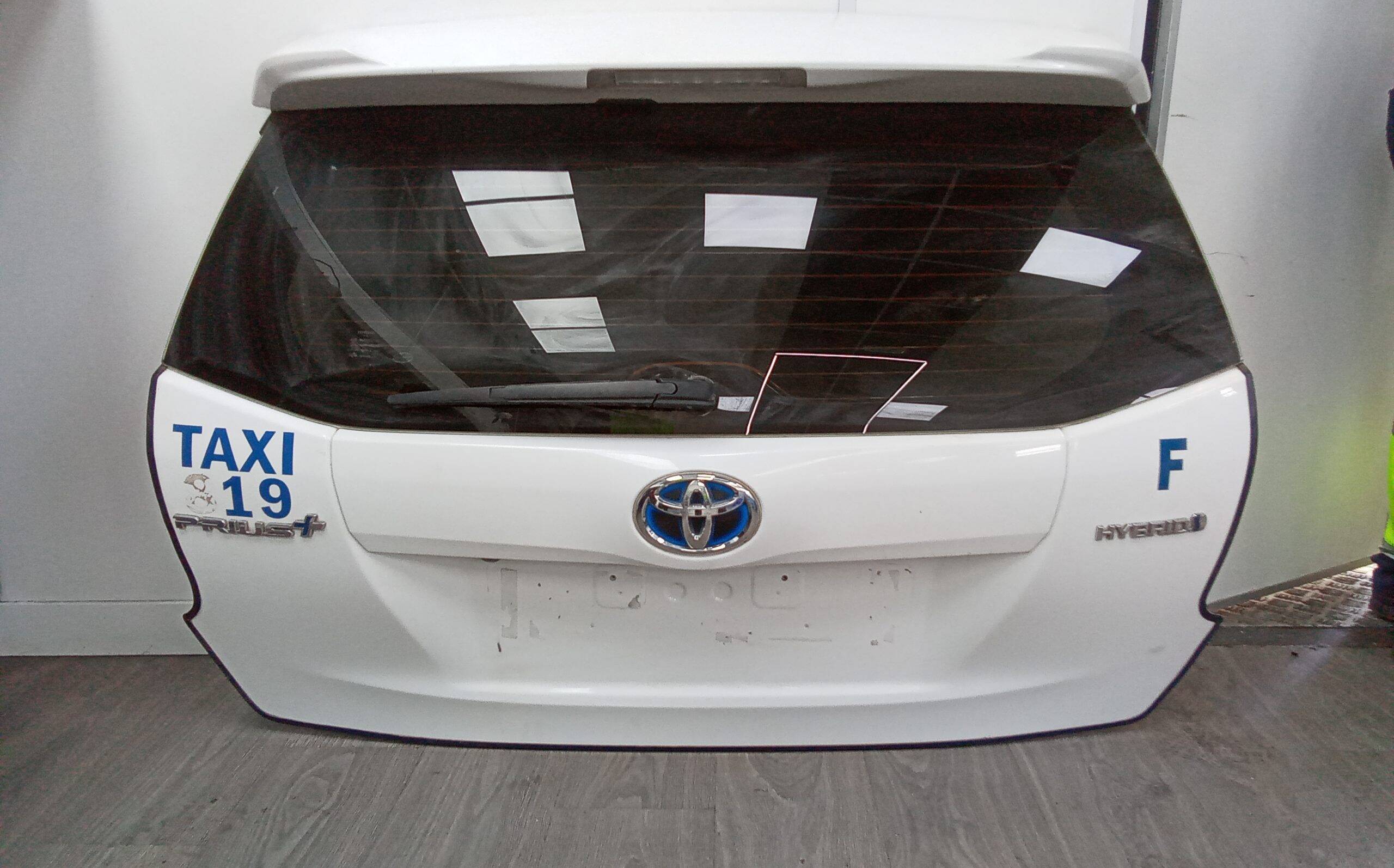 Porton trasero toyota prius + (zvw40)(2012->)