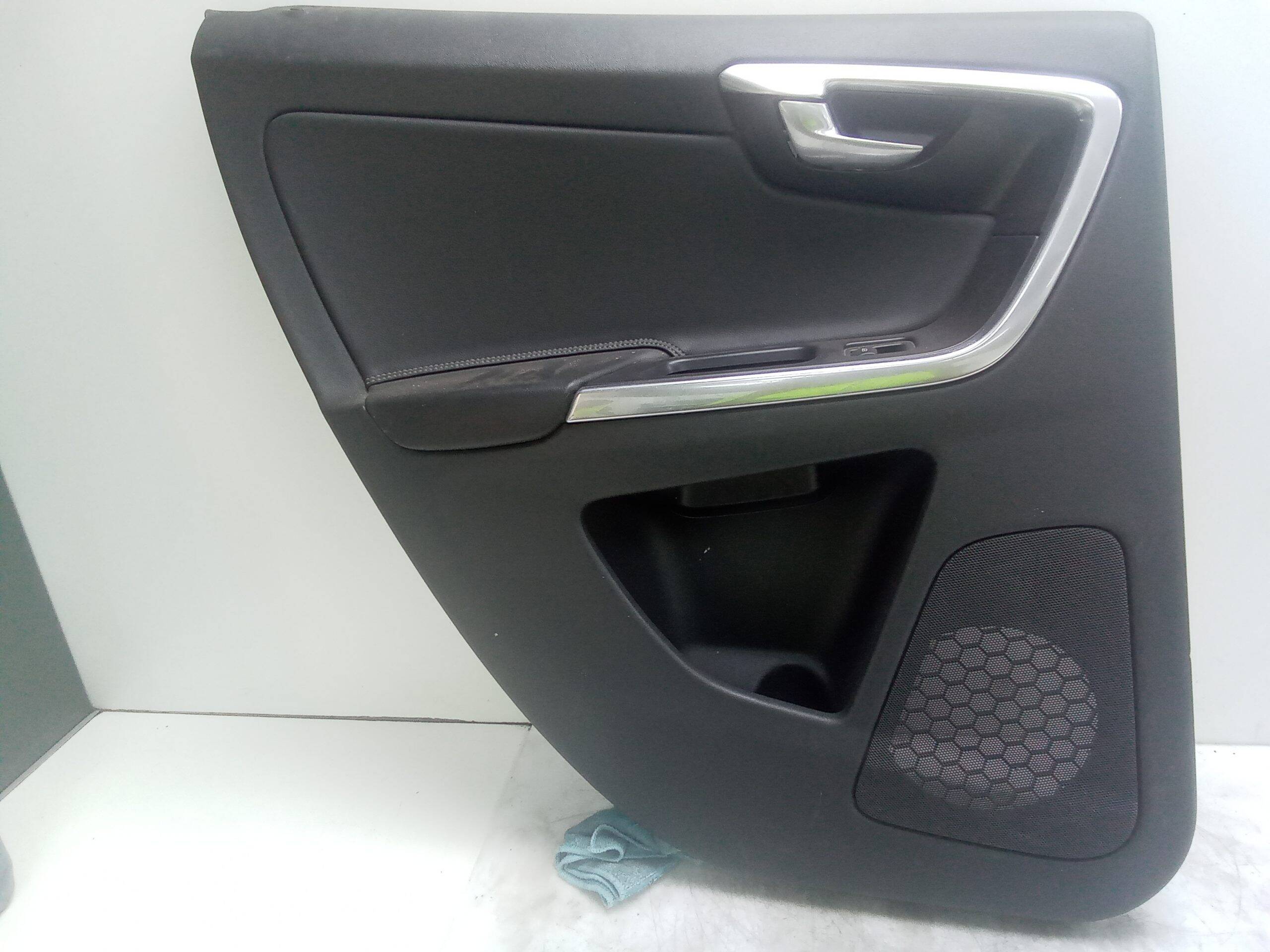 Guarnecido puerta trasera izquierda volvo xc60 (2008->)