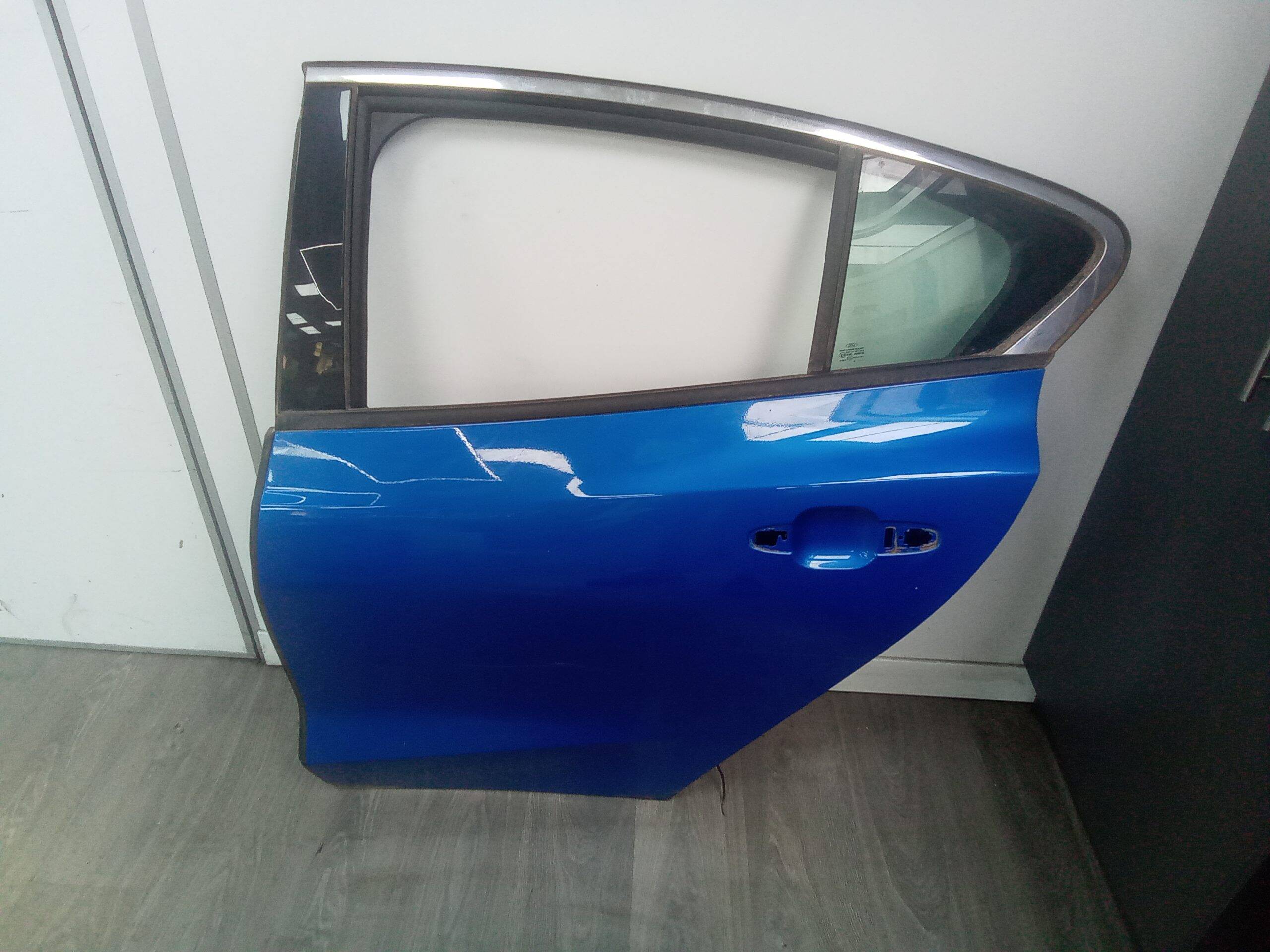 Puerta trasera izquierda ford focus berlina (cge)(2018->)