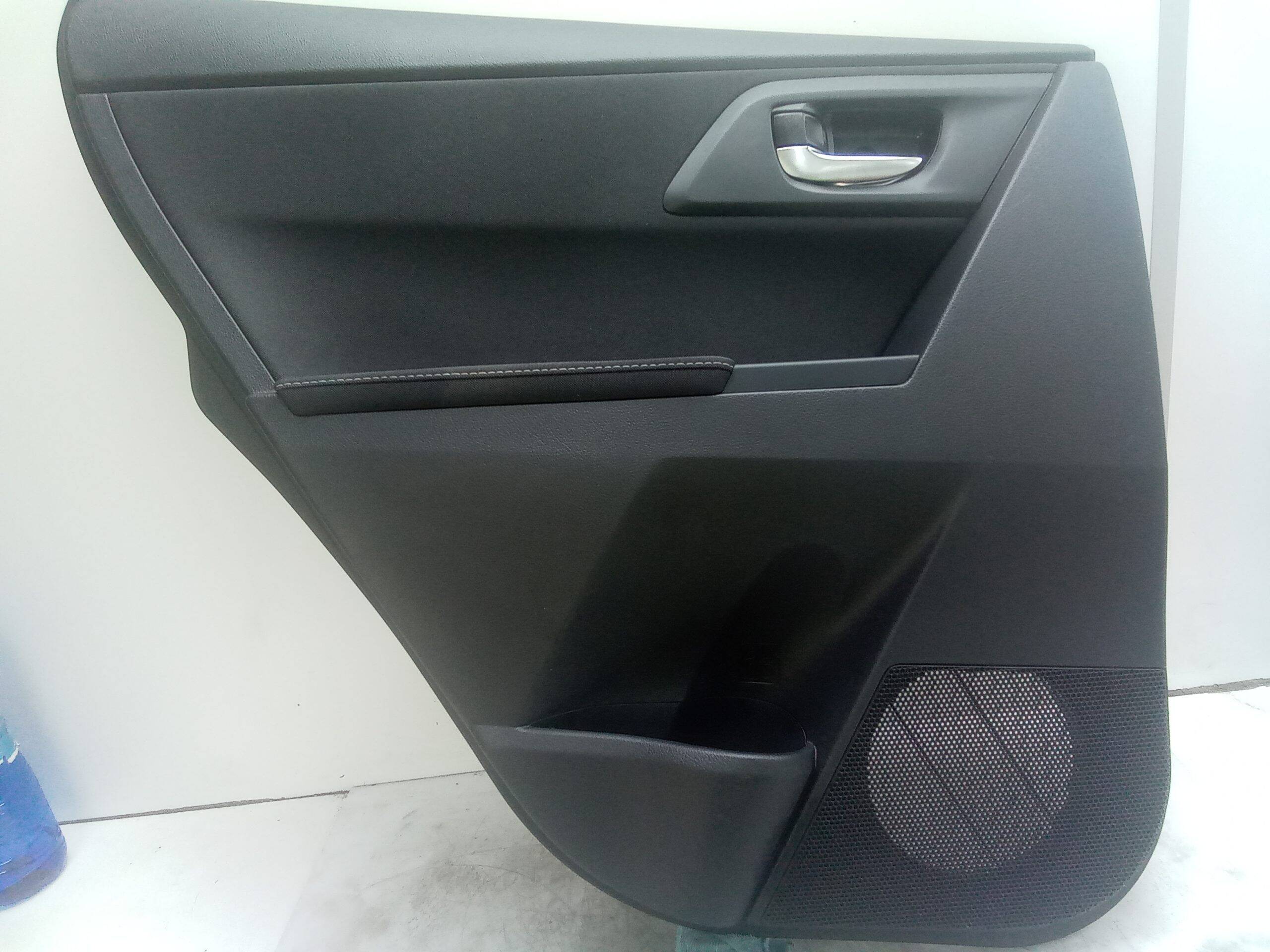 Guarnecido puerta trasera izquierda toyota auris (e18)(10.2012->)