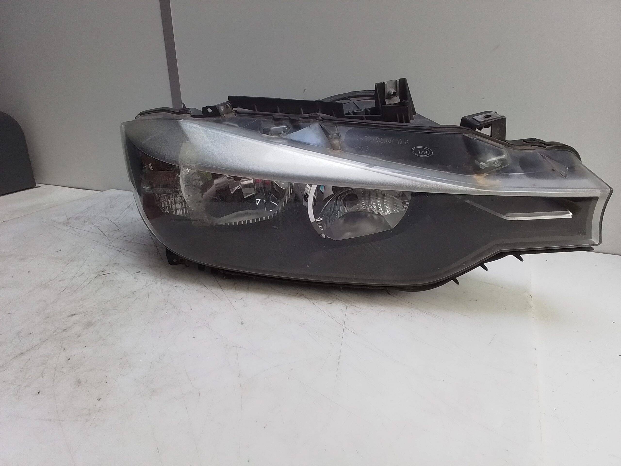 Faro derecho bmw serie 3 familiar (f31)(2015->)