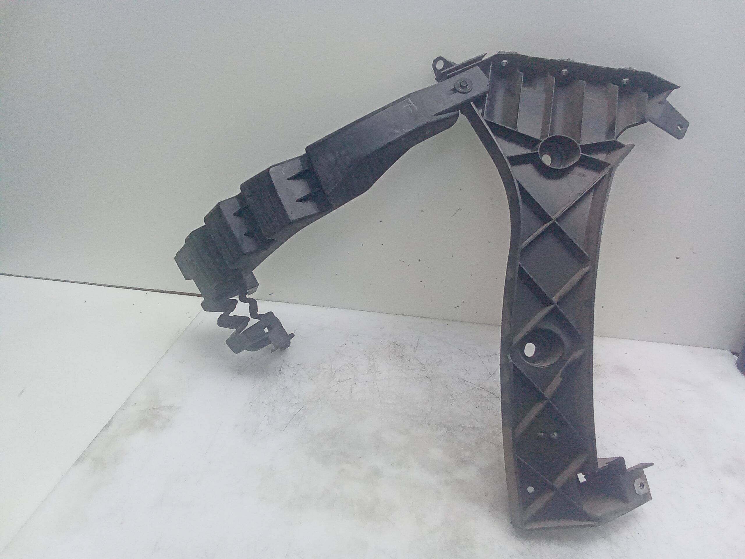 Soporte paragolpes trasero derecho jaguar e-pace