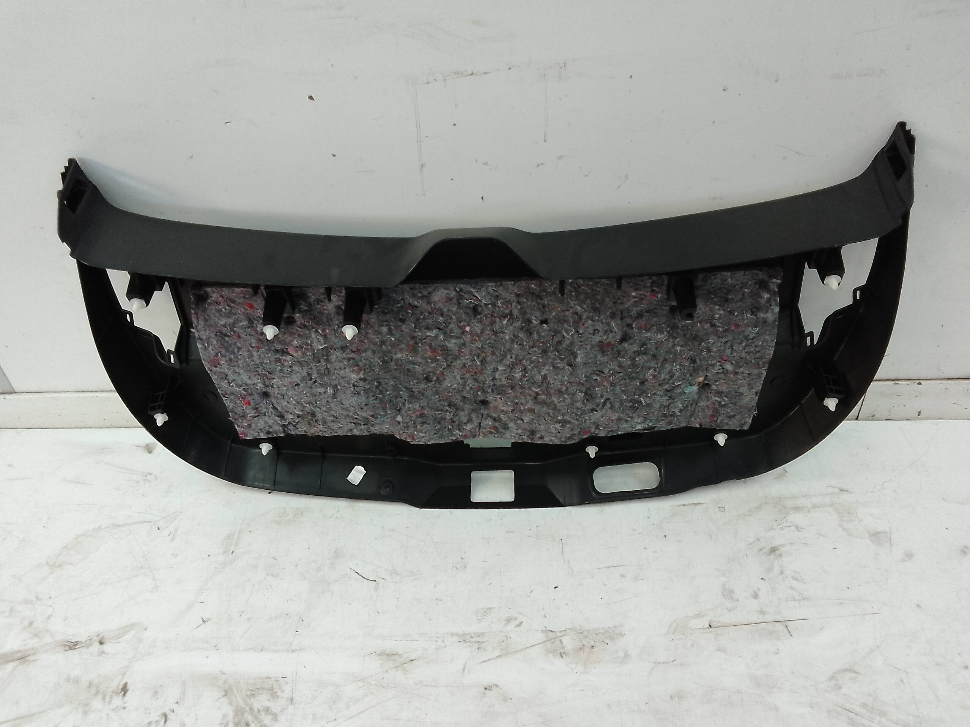 Guarnecido porton trasero toyota auris (e18)(10.2012->)