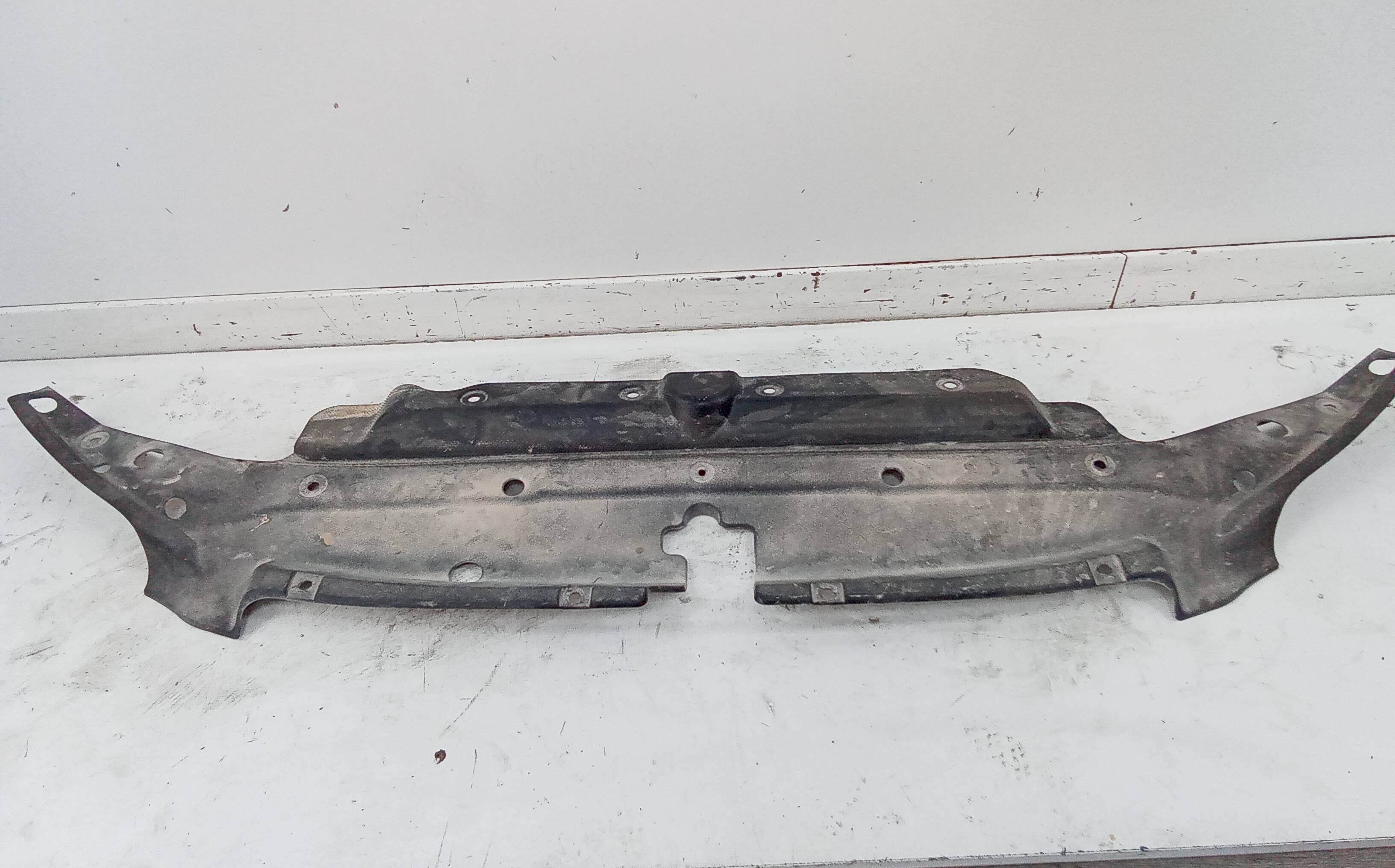 Soporte superior radiador toyota land cruiser (j15)(2009->)