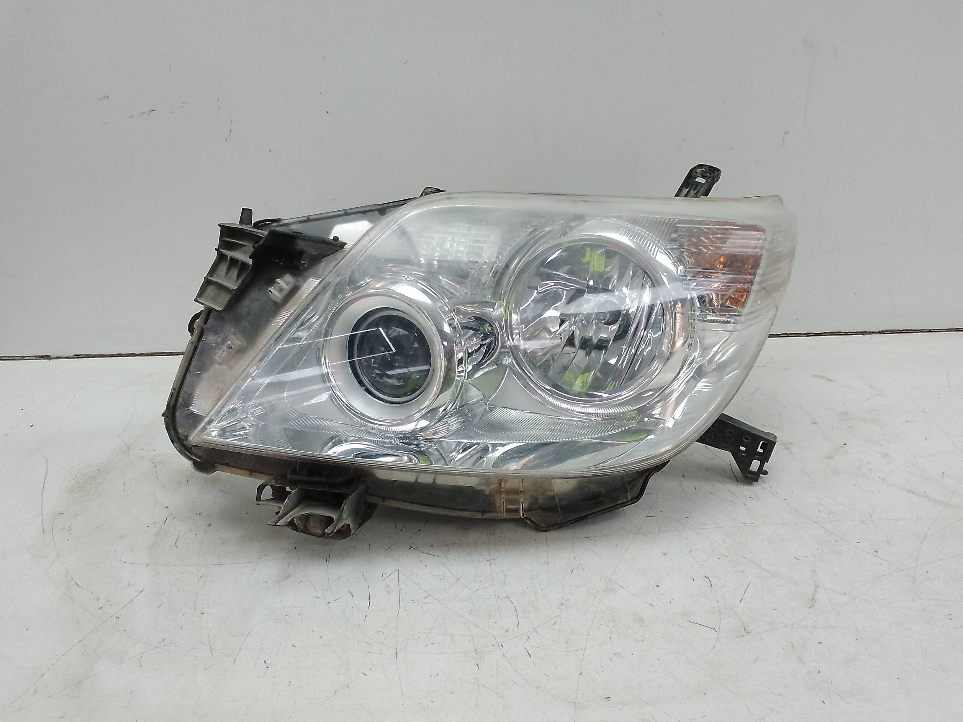 Faro delantero toyota land cruiser (j15)(2009->)