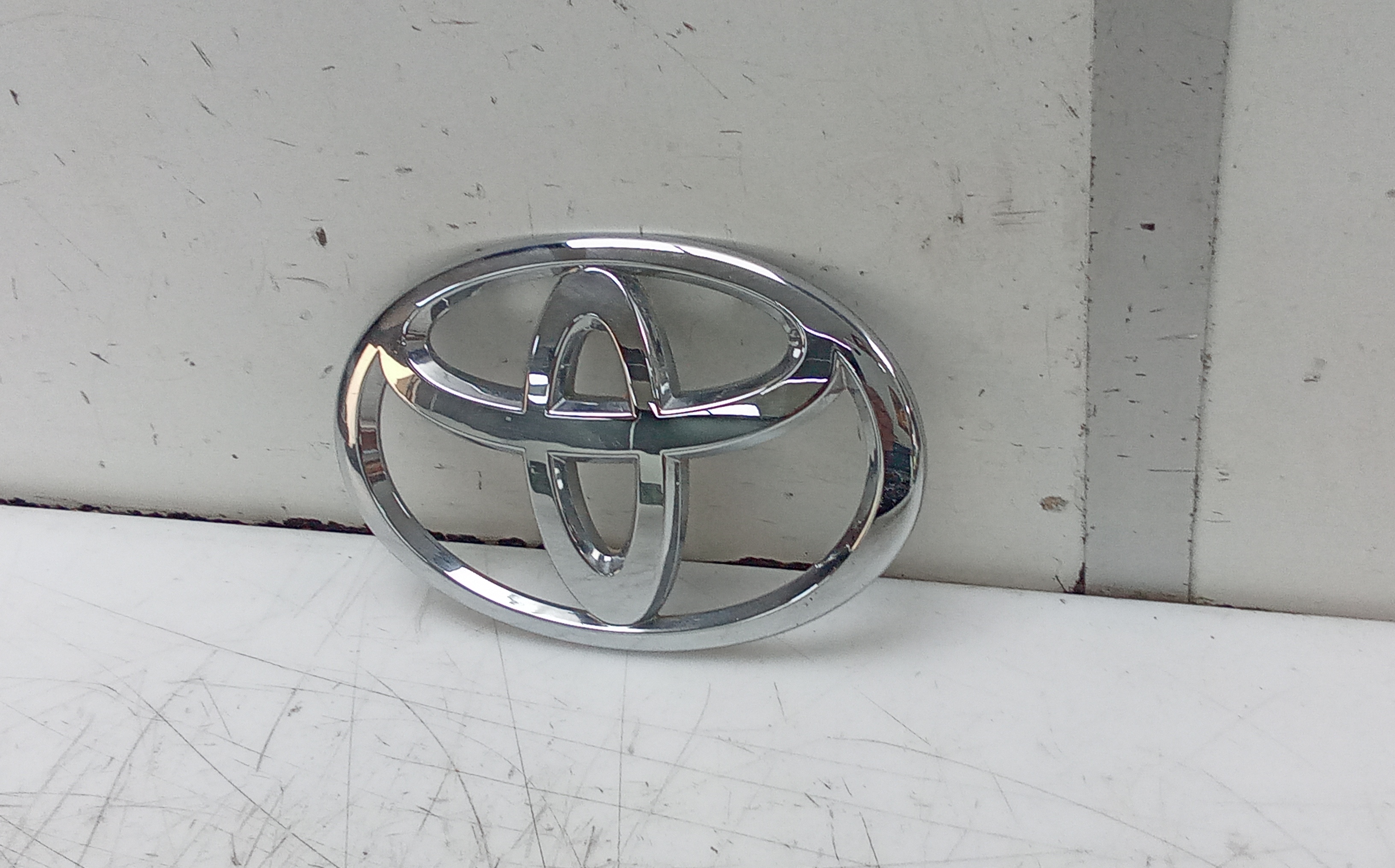 Emblema trasero toyota land cruiser (j15)(2009->)