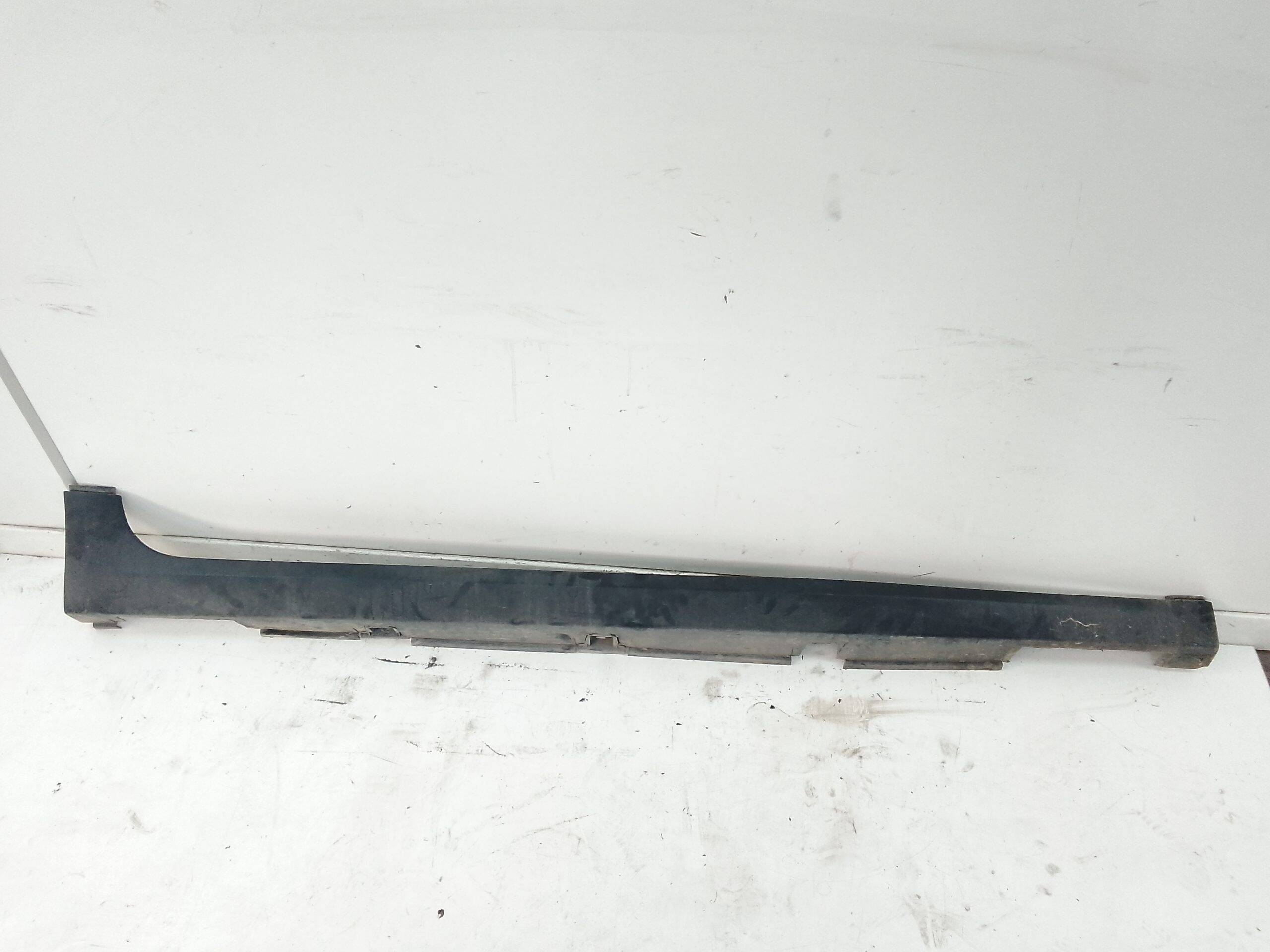 Spoiler talonera izquierda citroen c3 (08.2016->)